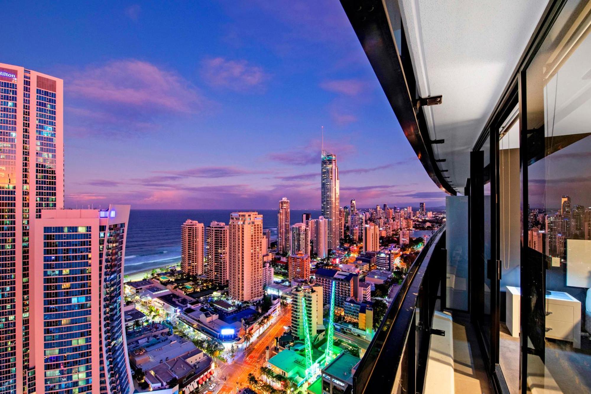 Apartment Ocean View With Balcony - Circle On Cavill - Location! - Self Contained & Privately Managed Gold Coast