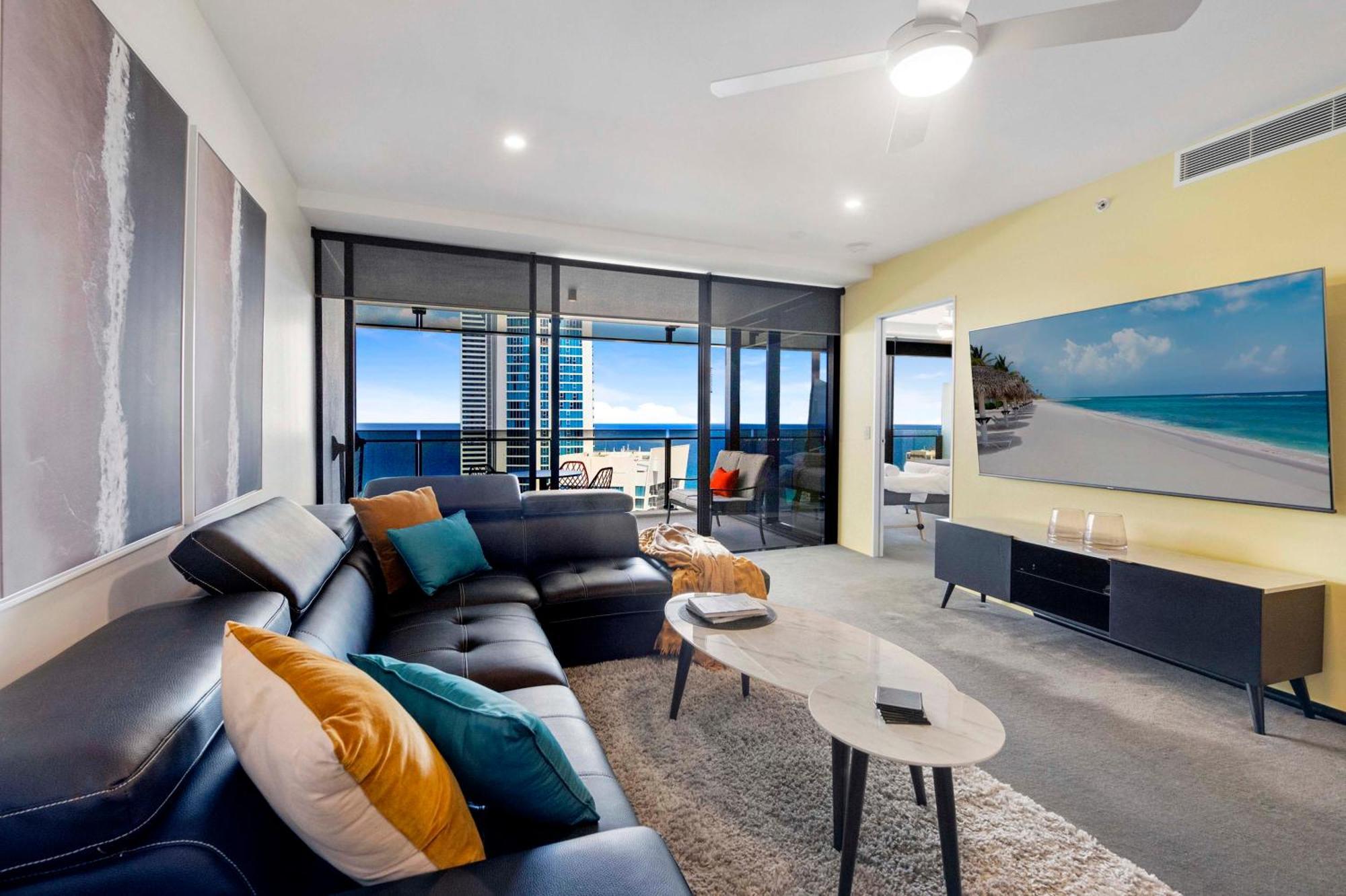 Ocean View With Balcony - Circle On Cavill - Location! - Self Contained & Privately Managed Gold Coast