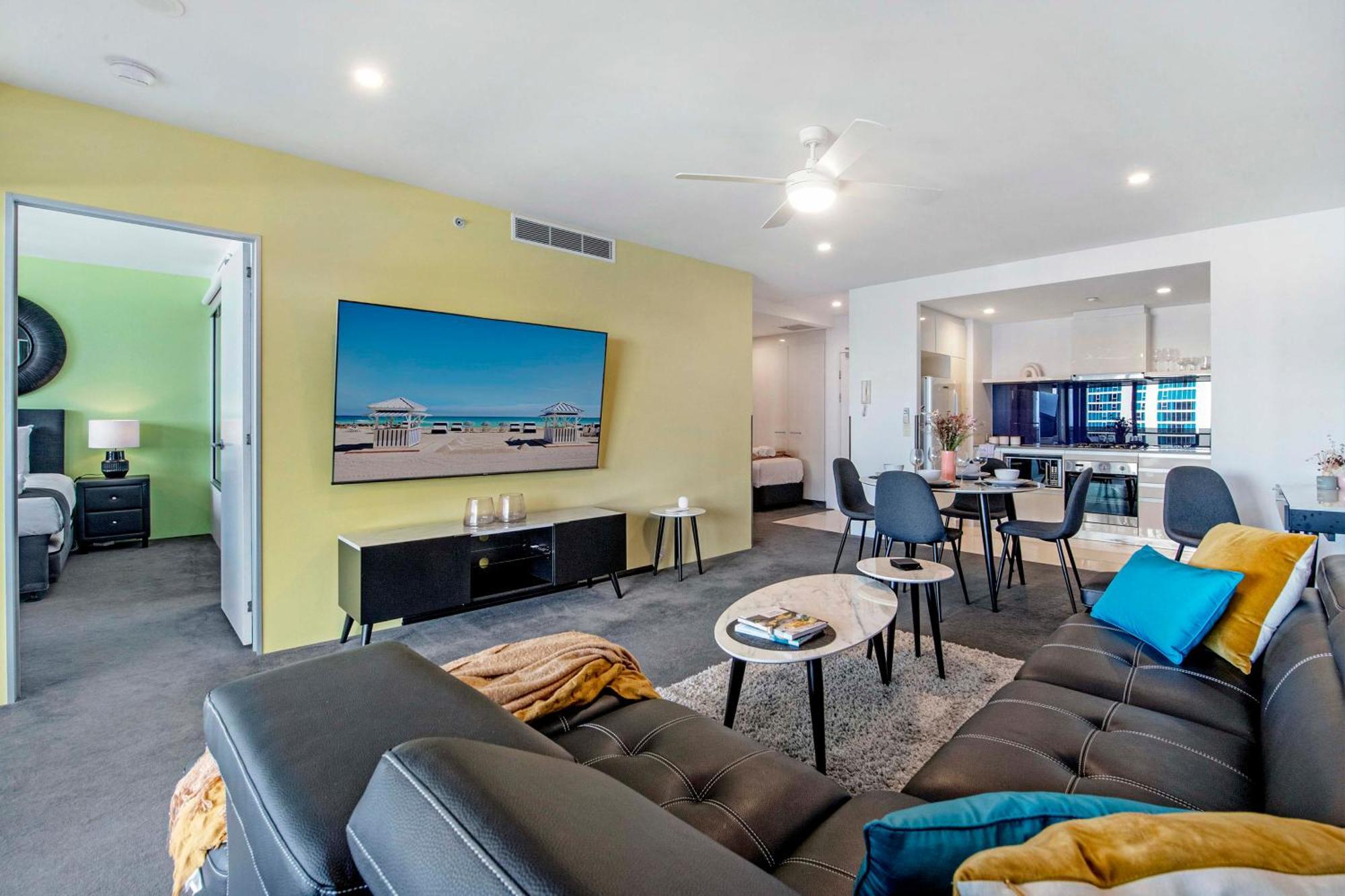 Ocean View With Balcony - Circle On Cavill - Location! - Self Contained & Privately Managed *