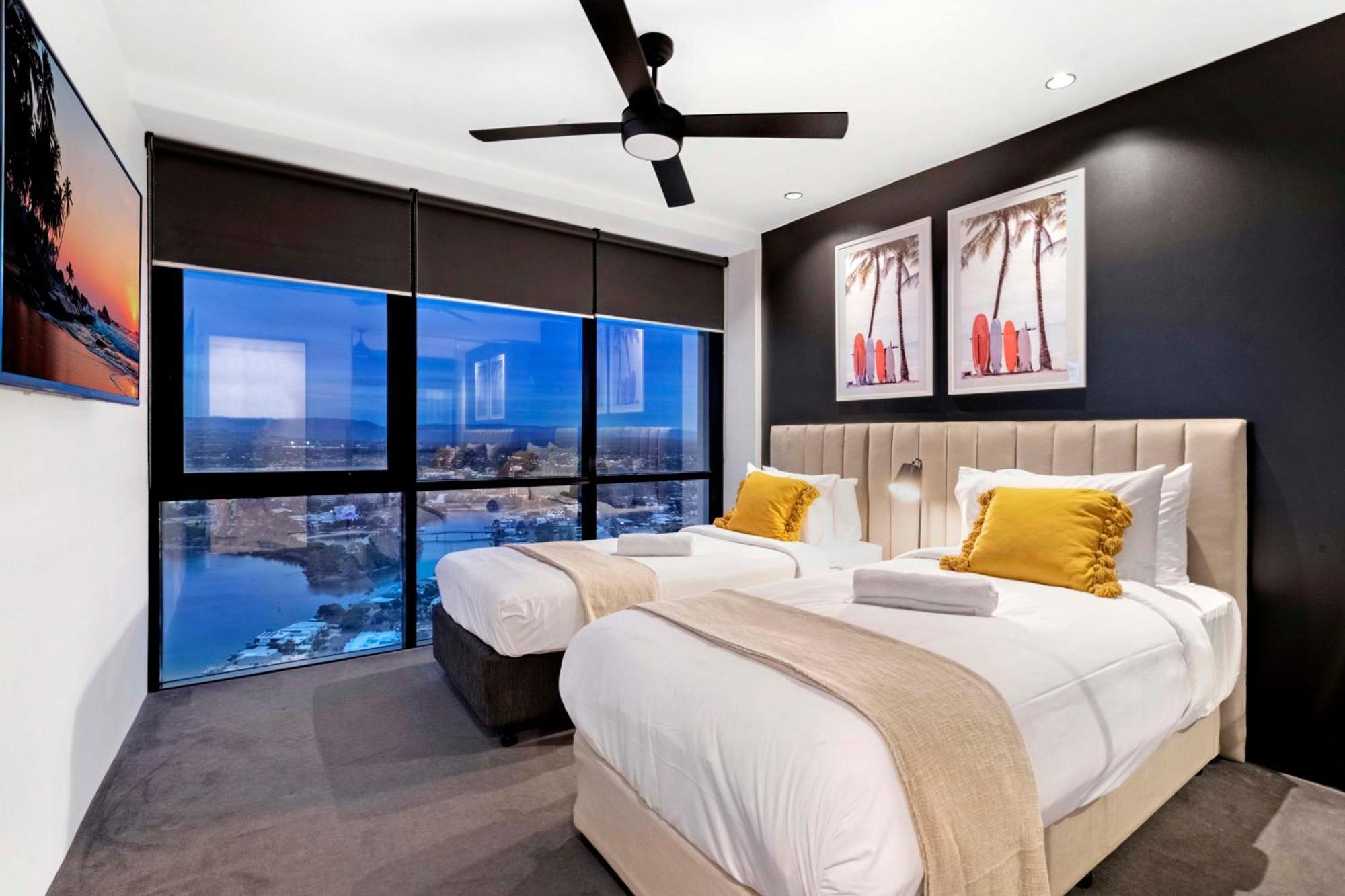 Ocean View With Balcony - Circle On Cavill - Location! - Self Contained & Privately Managed Apartment *
