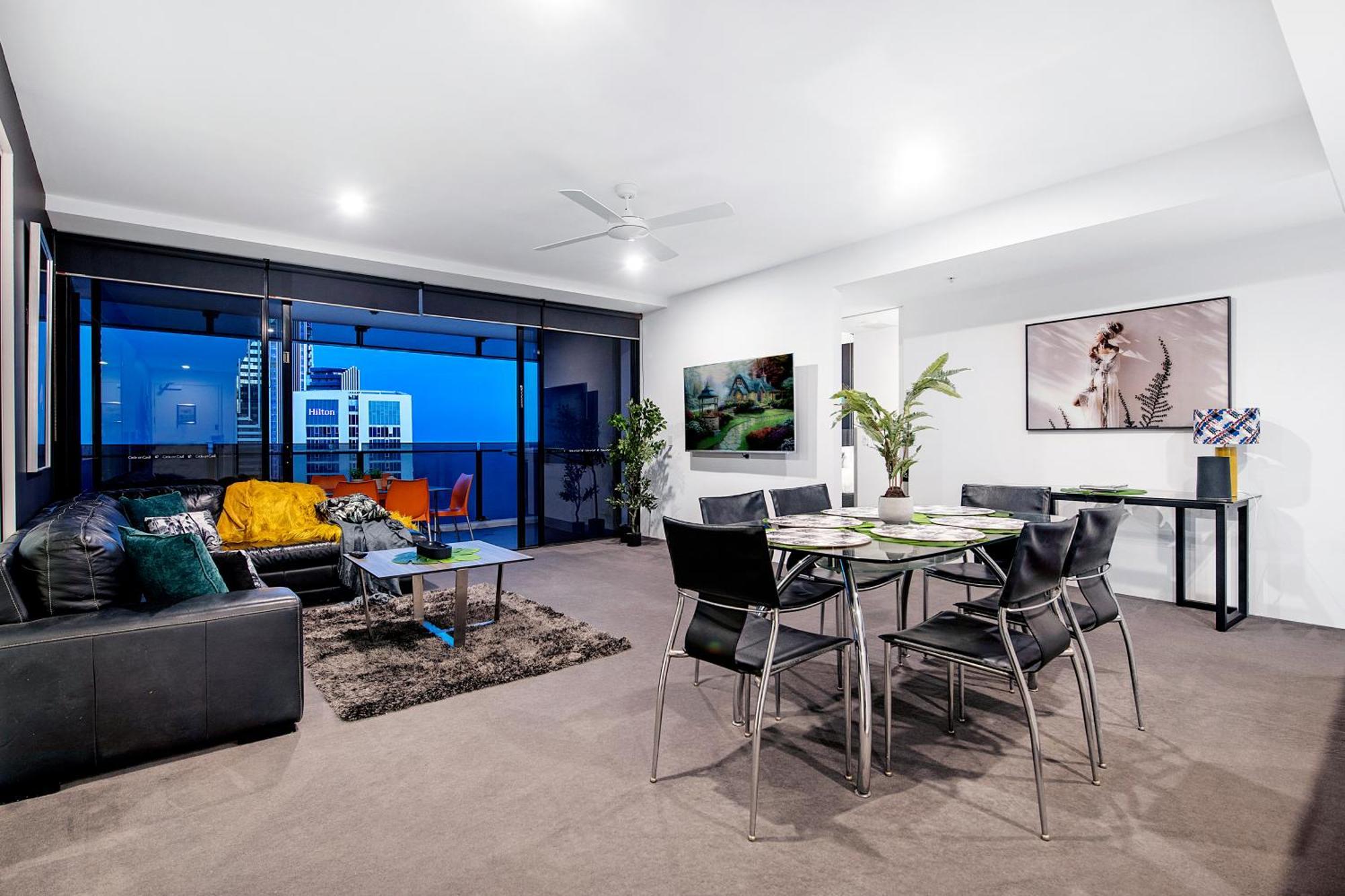 Apartment Ocean View With Balcony - Circle On Cavill - Location! - Self Contained & Privately Managed *
