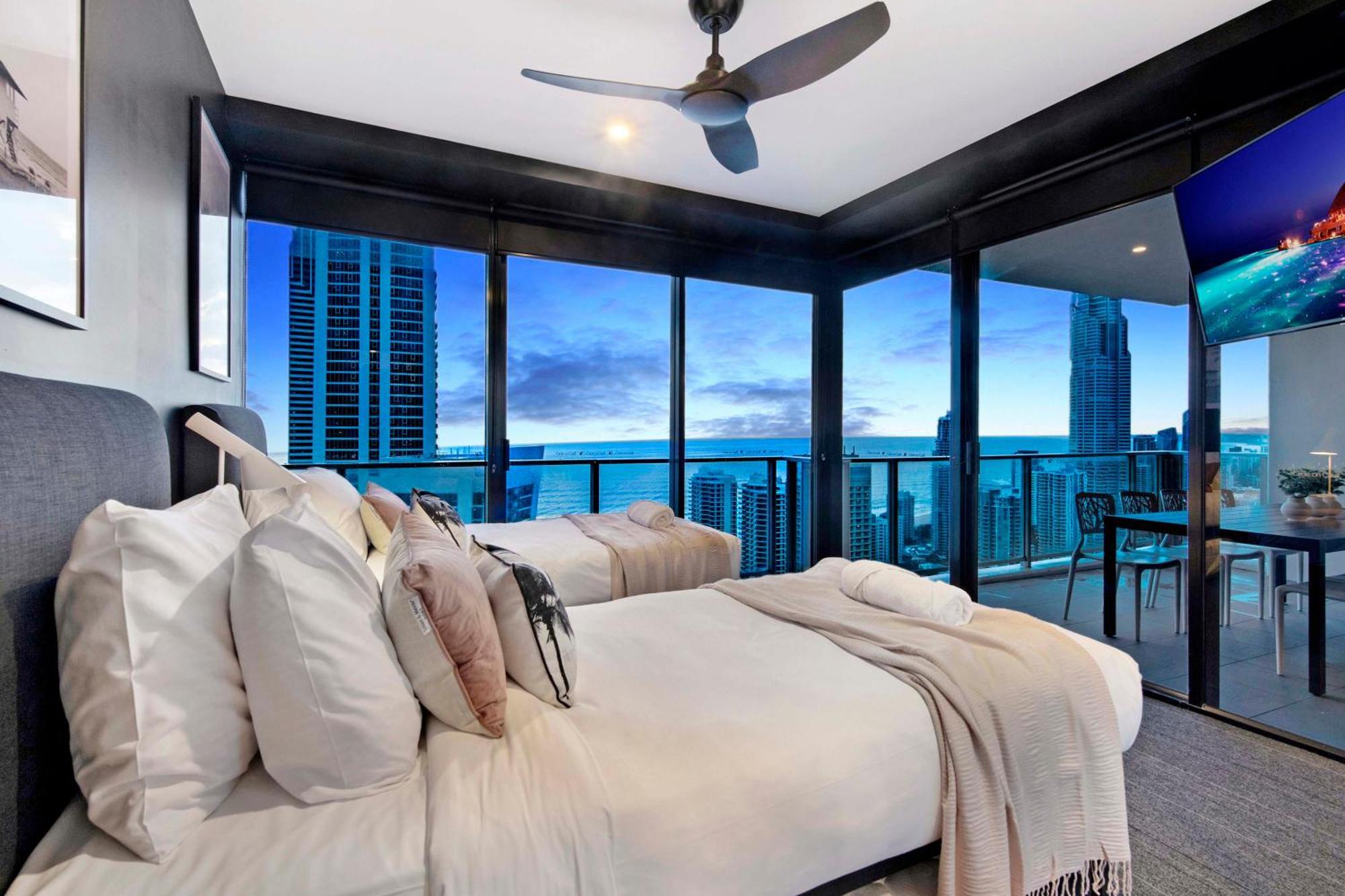 Apartment Ocean View With Balcony - Circle On Cavill - Location! - Self Contained & Privately Managed Gold Coast