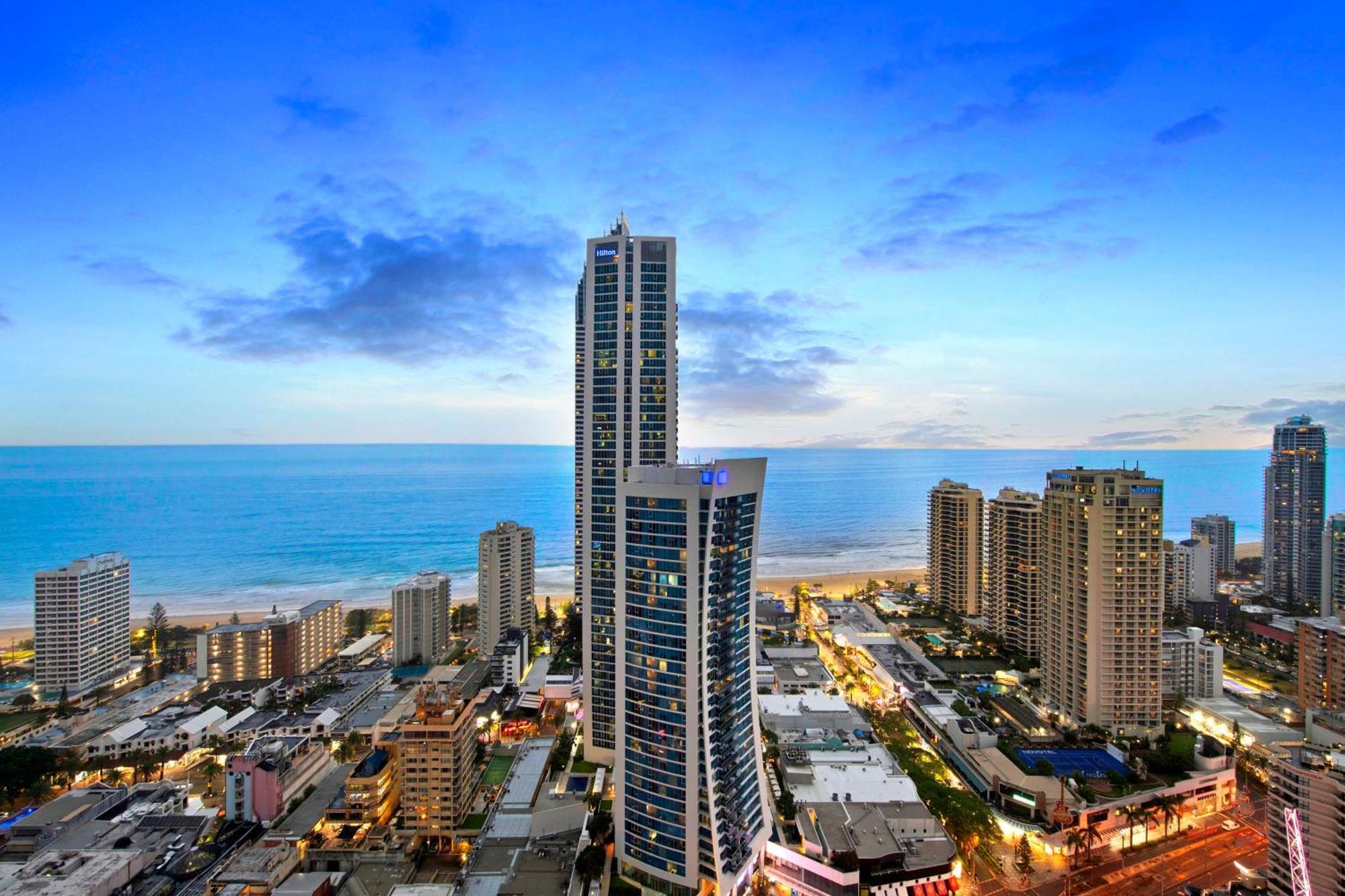 Ocean View With Balcony - Circle On Cavill - Location! - Self Contained & Privately Managed Gold Coast