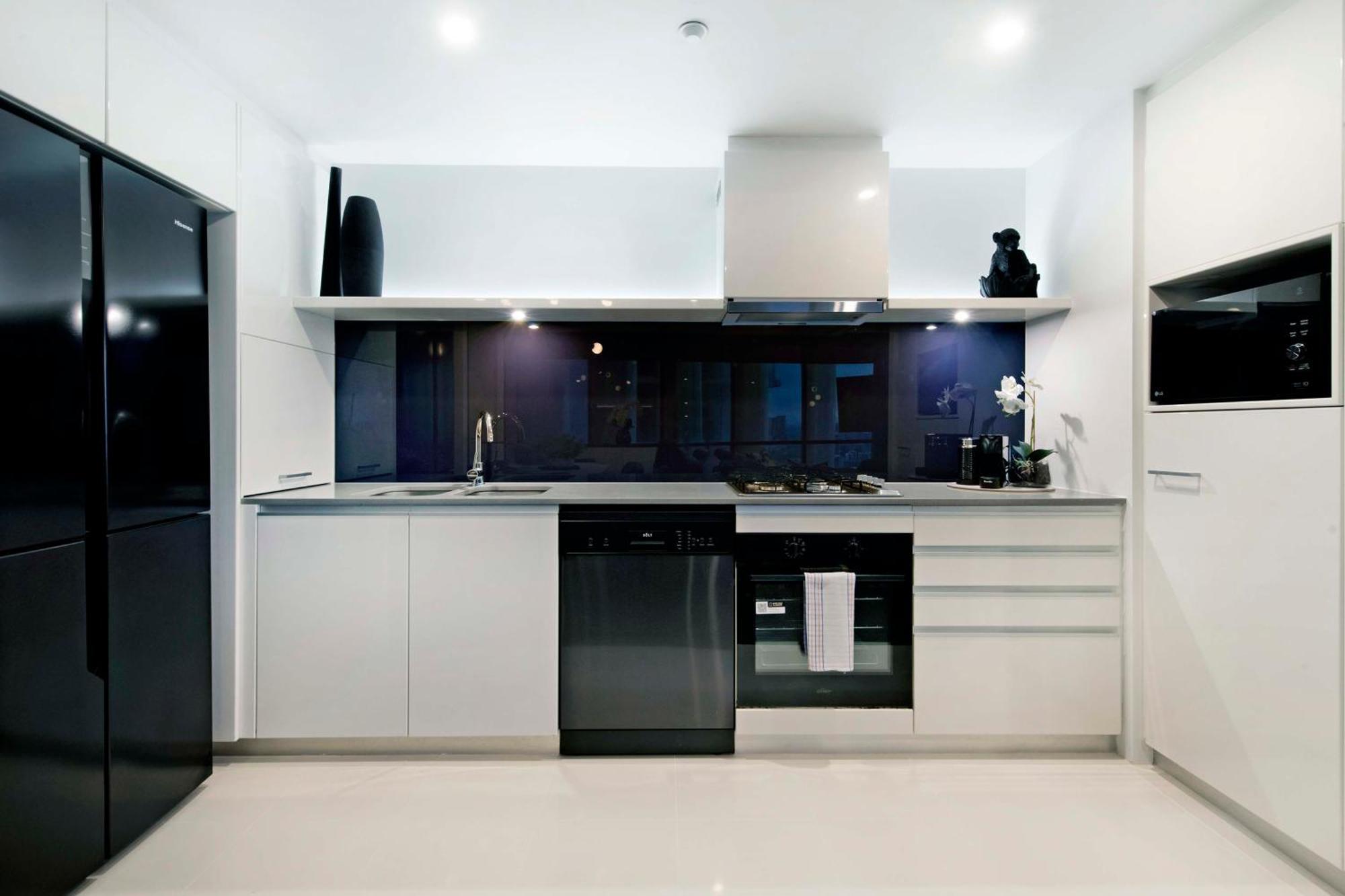 Ocean View With Balcony - Circle On Cavill - Location! - Self Contained & Privately Managed Gold Coast