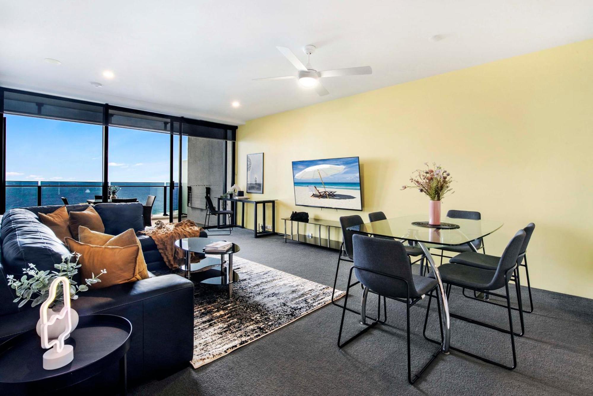 Ocean View With Balcony - Circle On Cavill - Location! - Self Contained & Privately Managed *
