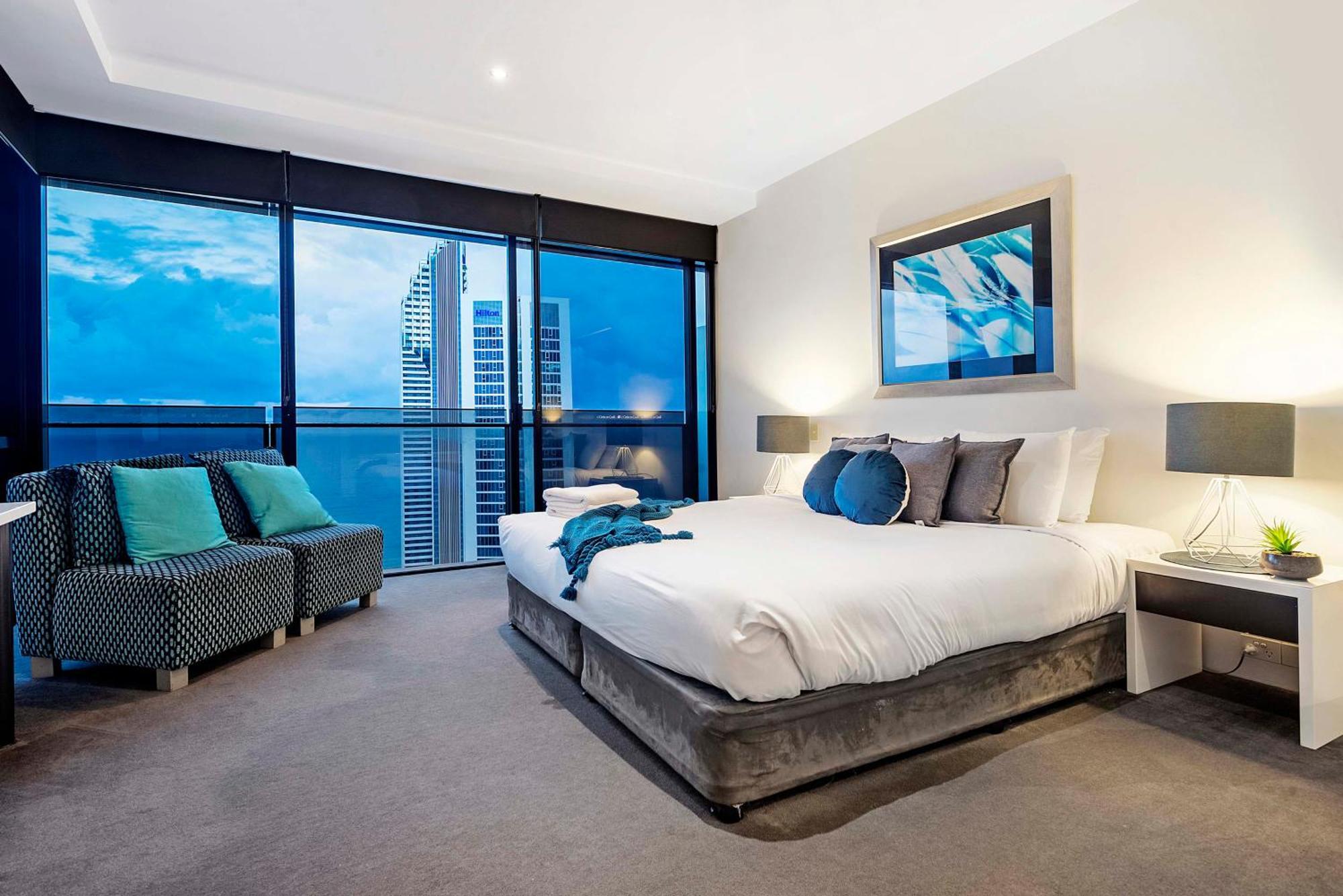 Ocean View With Balcony - Circle On Cavill - Location! - Self Contained & Privately Managed *