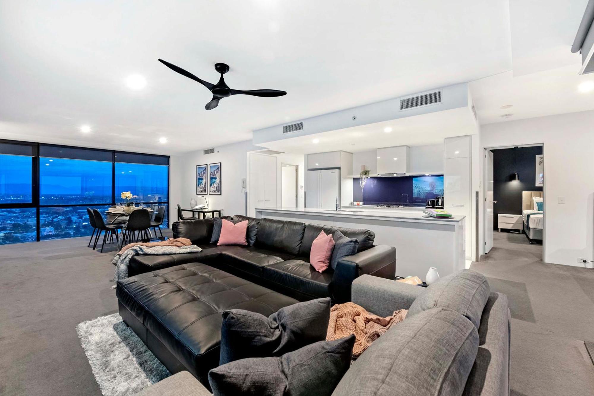 Ocean View With Balcony - Circle On Cavill - Location! - Self Contained & Privately Managed Apartment Gold Coast