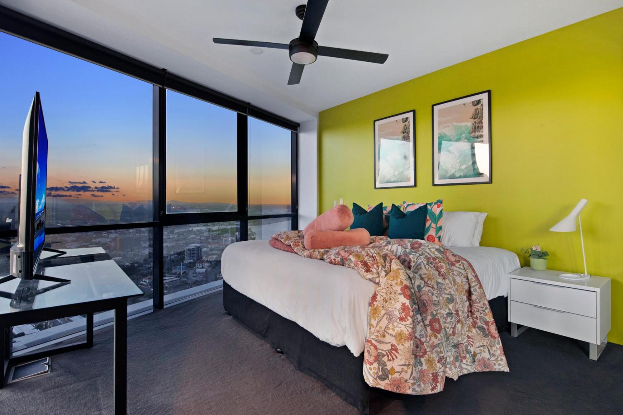 Two Bedroom Self Contained - Circle On Cavill - Privately Managed Apartment Gold Coast