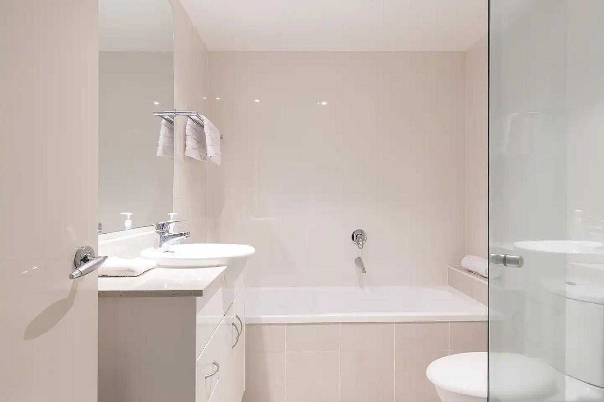 Apartment Exquisitely Furnished 2 Bedroom Apartment!