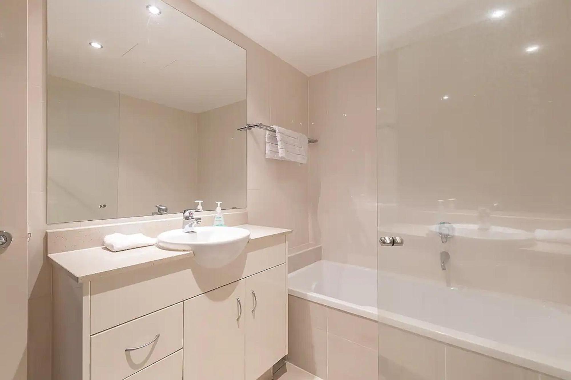 Exquisitely Furnished 2 Bedroom Apartment! Apartment *