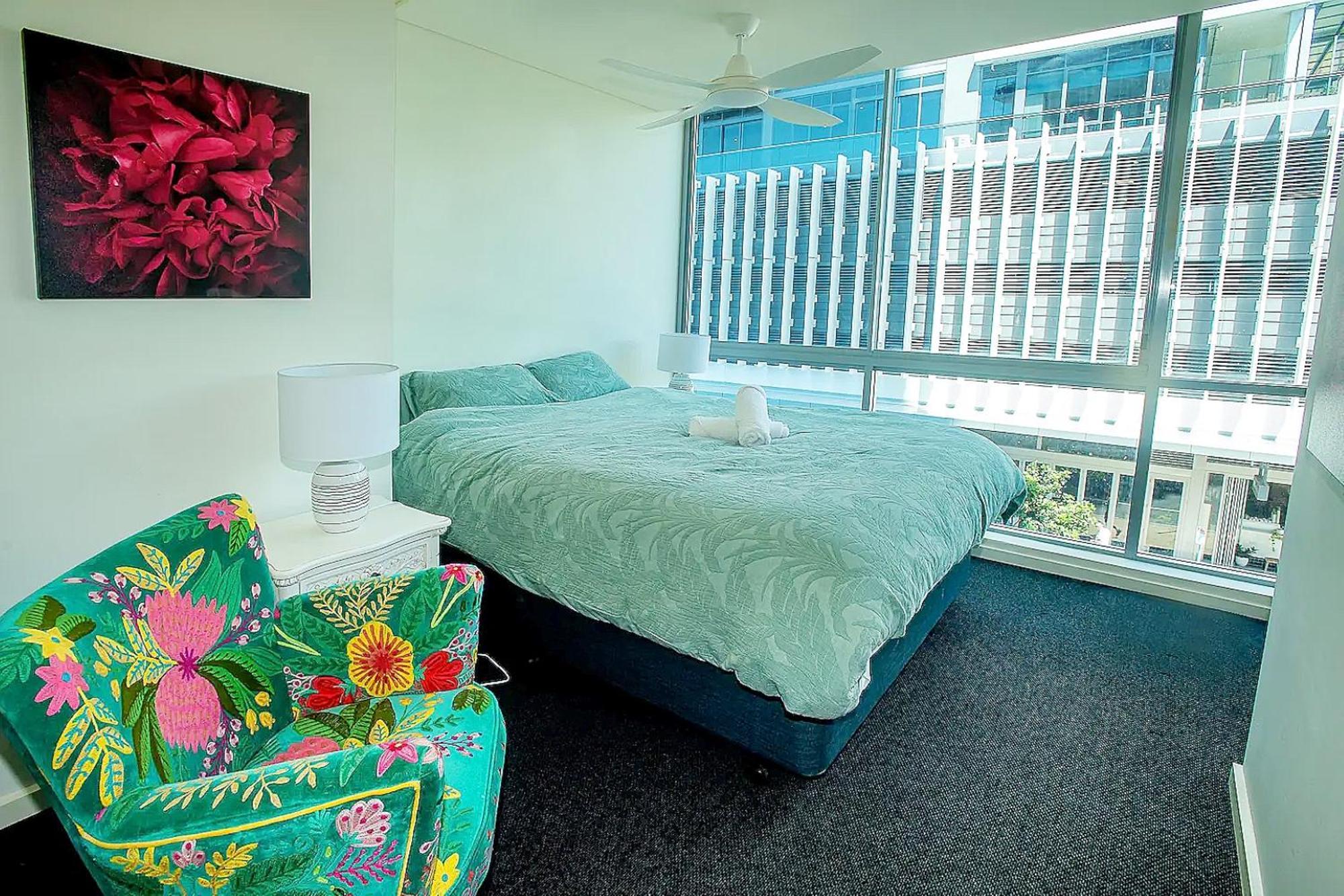Exquisitely Furnished 2 Bedroom Apartment! Apartment