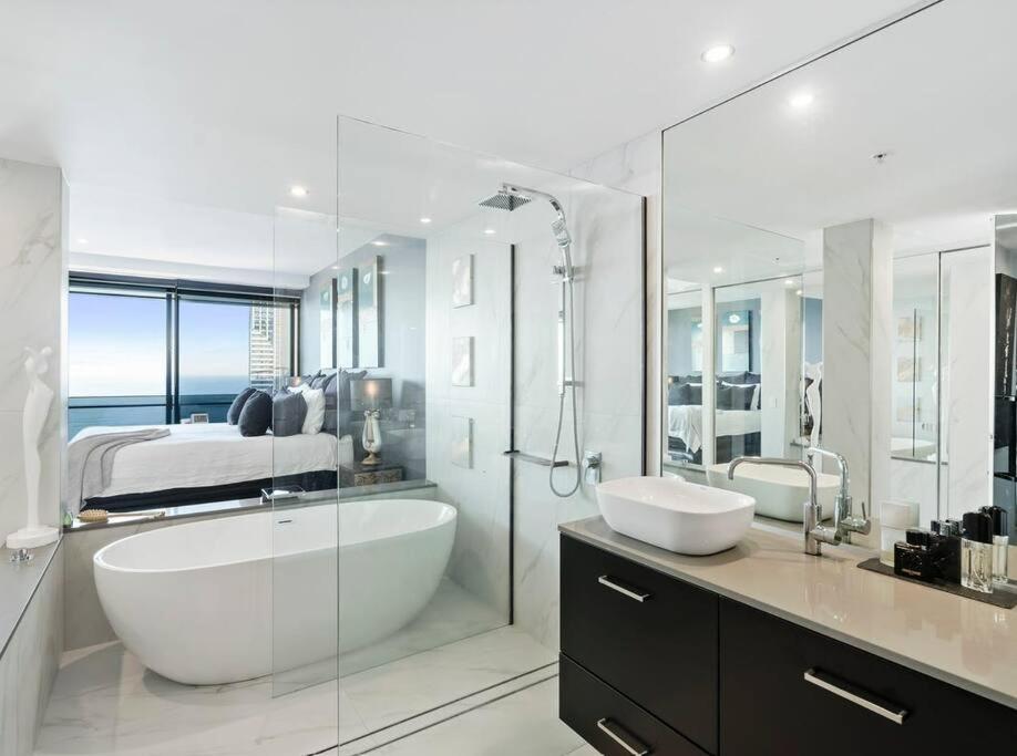 Exclusive Circle On Cavil Sub-penthouse Luxury - Hosted By Coastal Letting Apartment Gold Coast