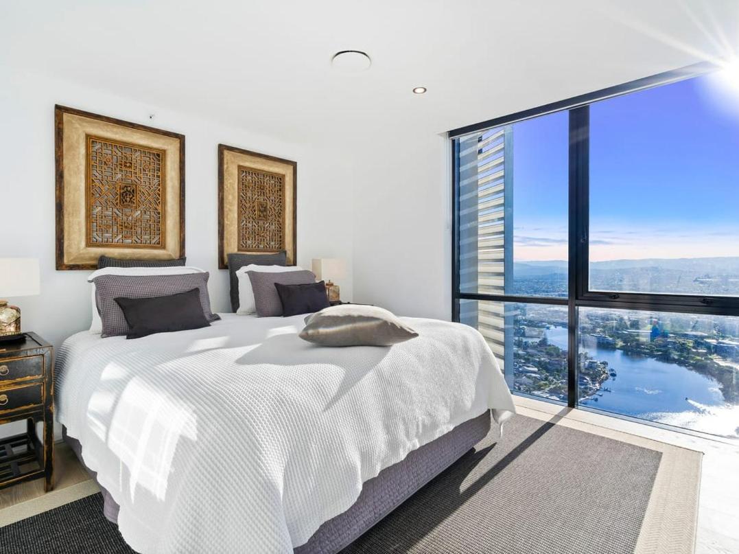 Circle On Cavill - Hosted By Coastal Letting