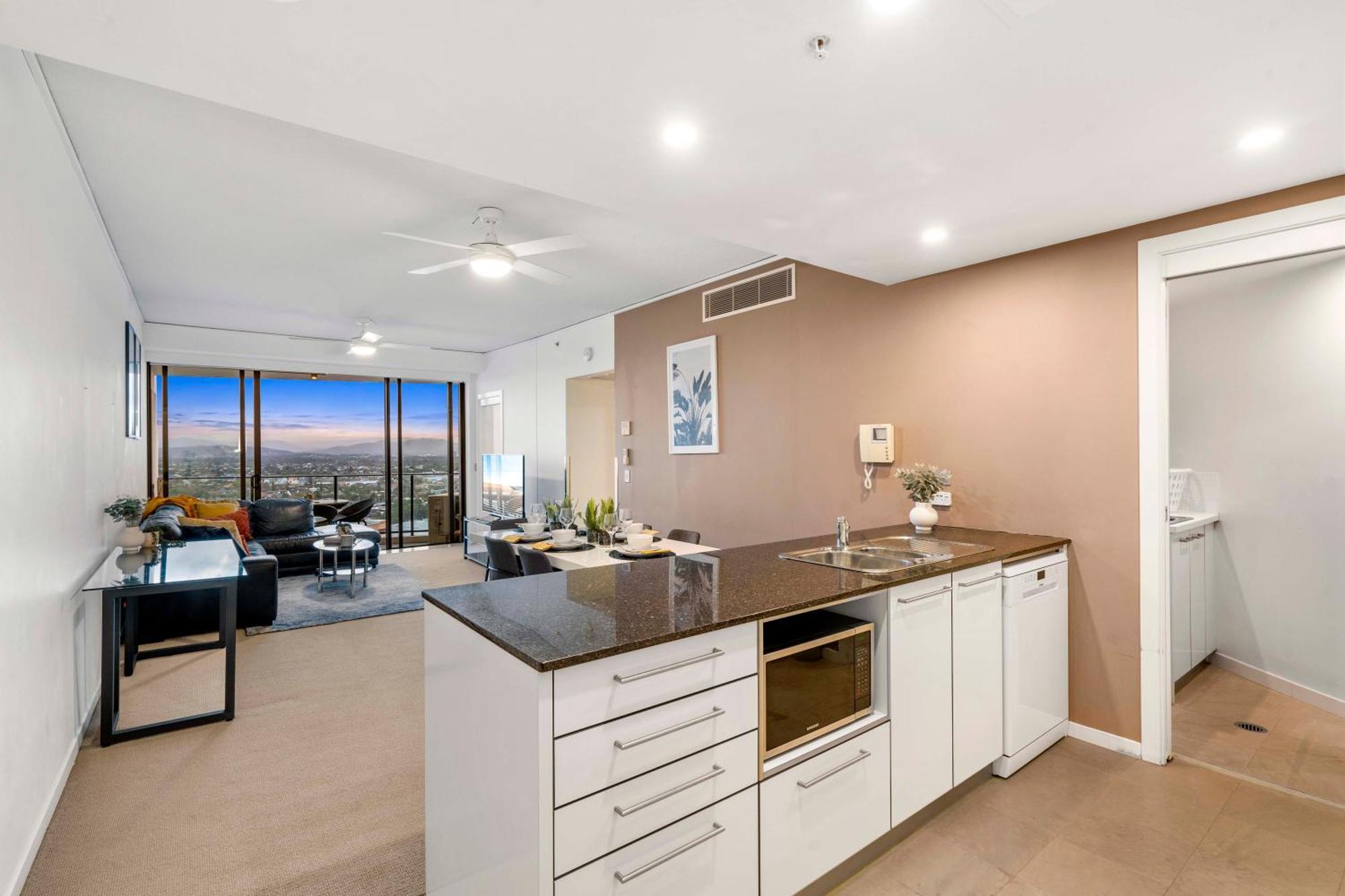 Sierra Grand Broadbeach - Self Contained & Privately Managed Apartment