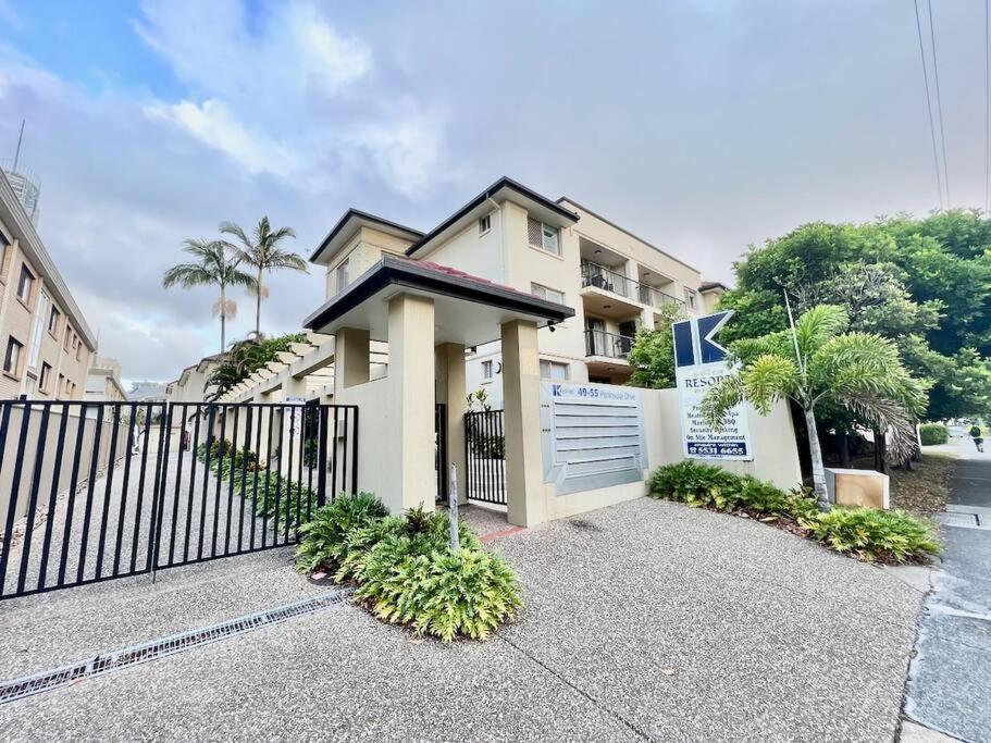 50 K Surfers Paradise Apartment *