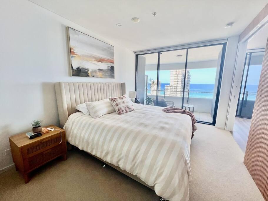 2202 Luxury The Wave * Gold Coast