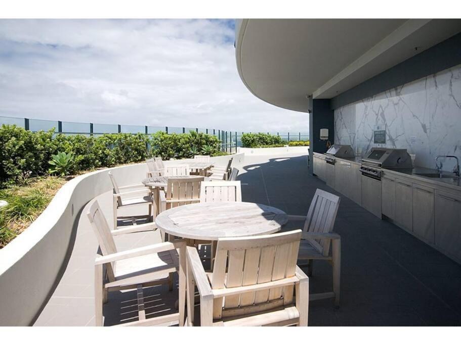 2202 Luxury The Wave * Gold Coast