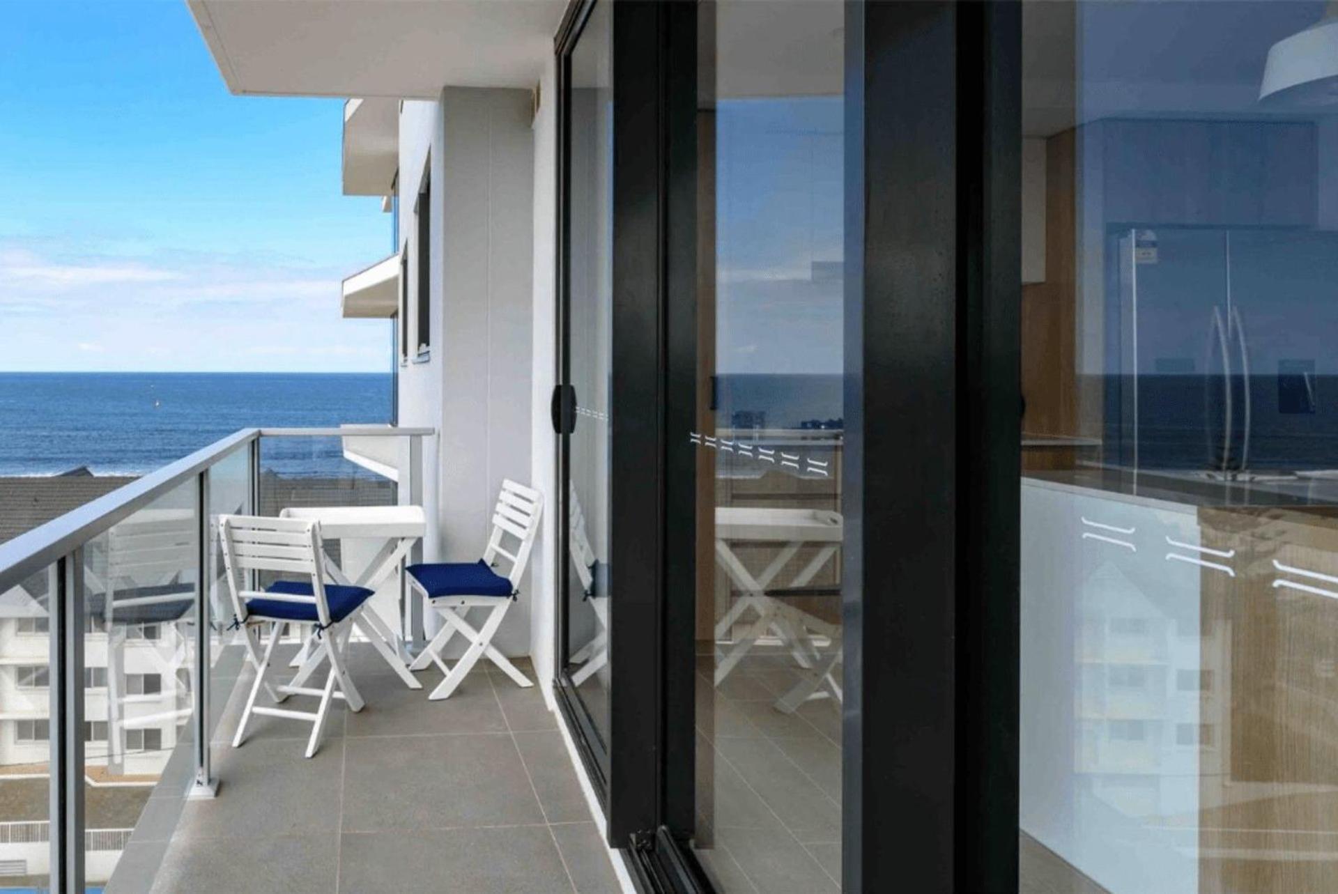 Palm Escape With Rooftop Pool - Coasthm Apartment