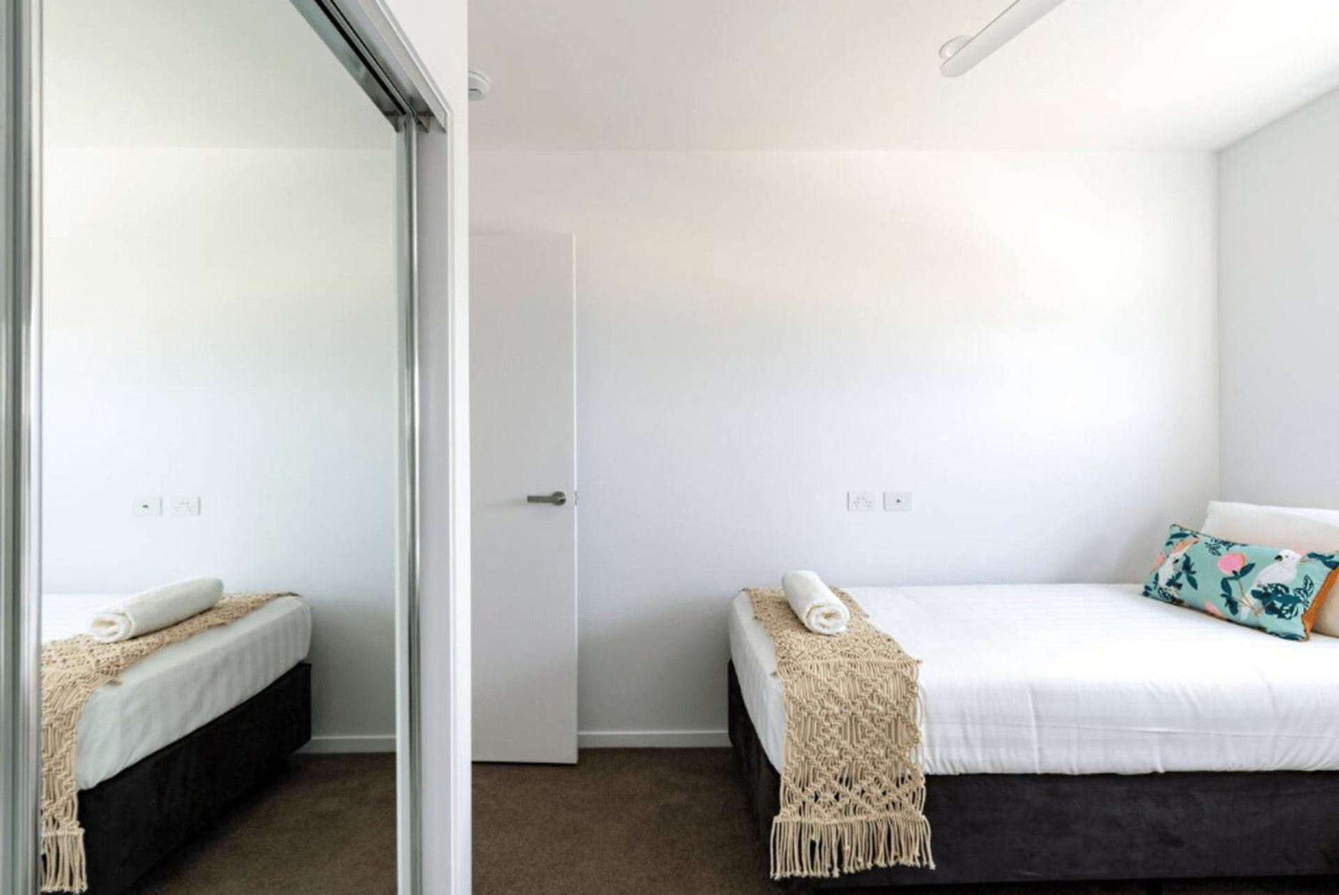Apartment Palm Escape With Rooftop Pool - Coasthm Gold Coast