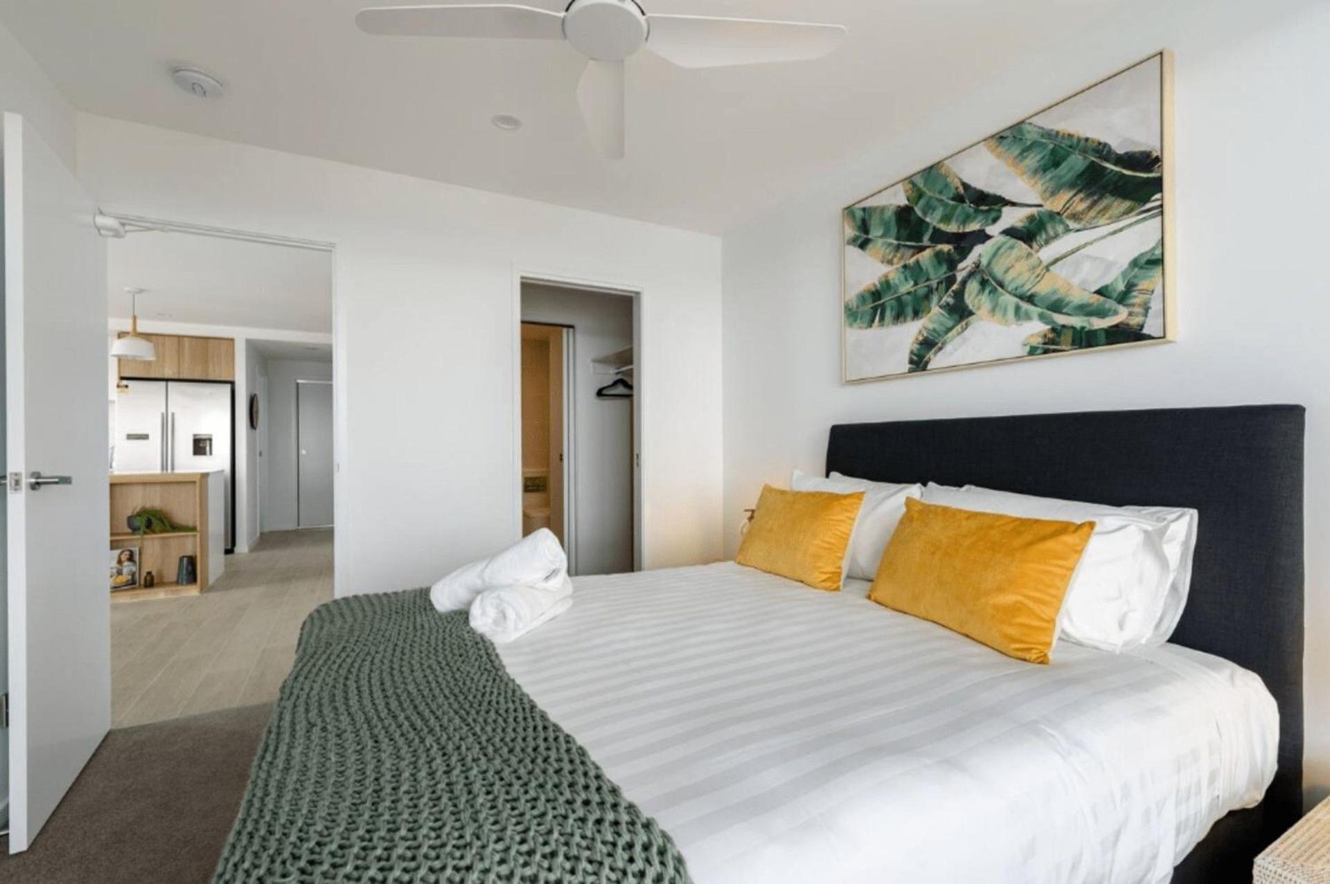 Palm Escape With Rooftop Pool - Coasthm *