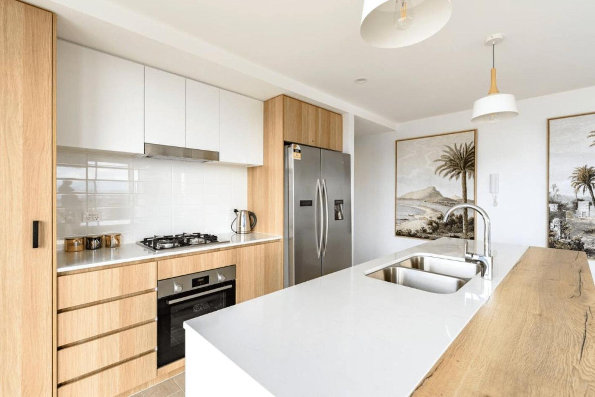 Palm Escape With Rooftop Pool - Coasthm Apartment
