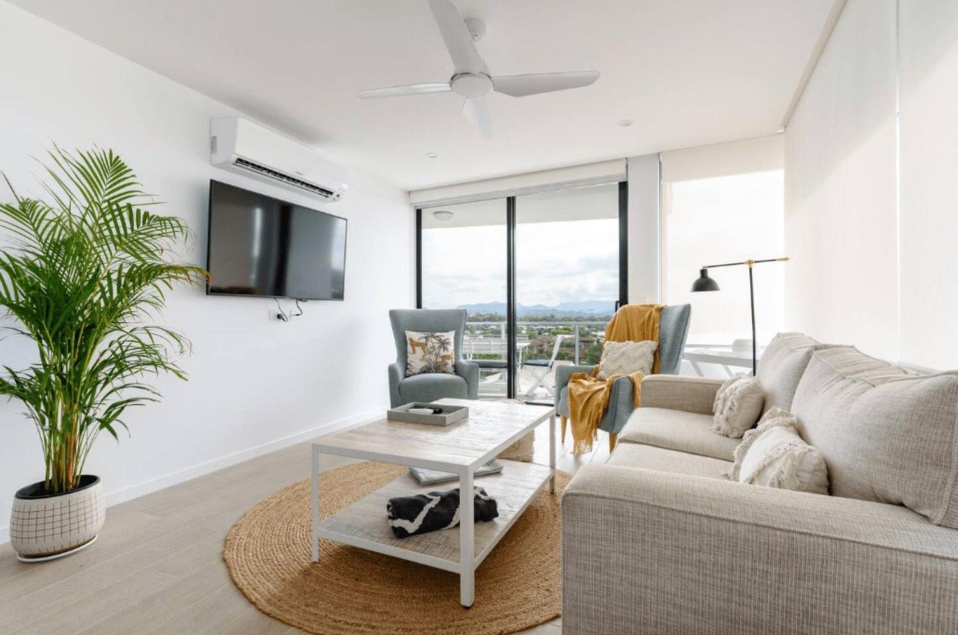 Palm Escape With Rooftop Pool - Coasthm Gold Coast
