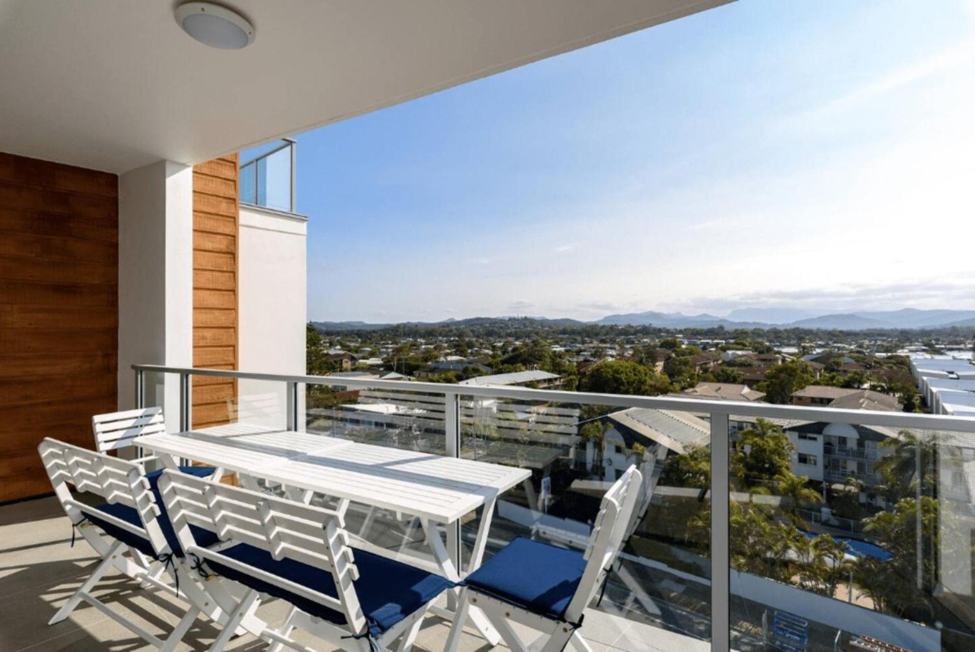 Palm Escape With Rooftop Pool - Coasthm Apartment