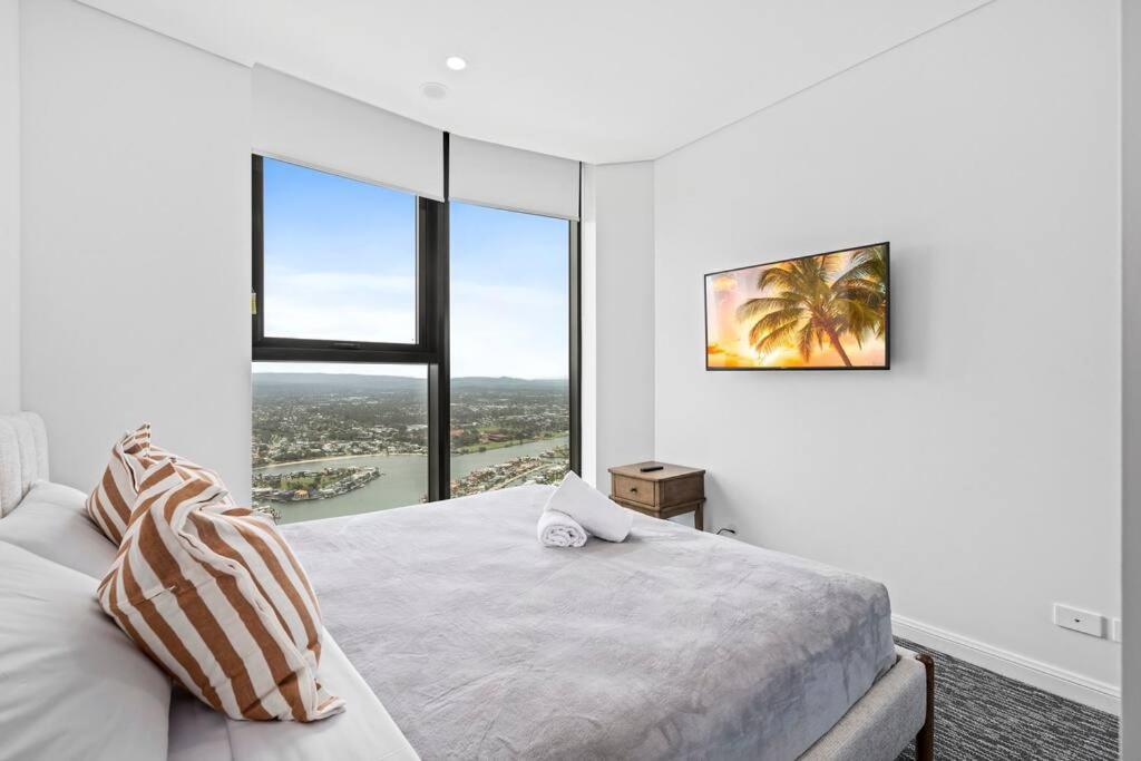 Luxe Canal View In Surfers Steps From The Sea Apartment Gold Coast
