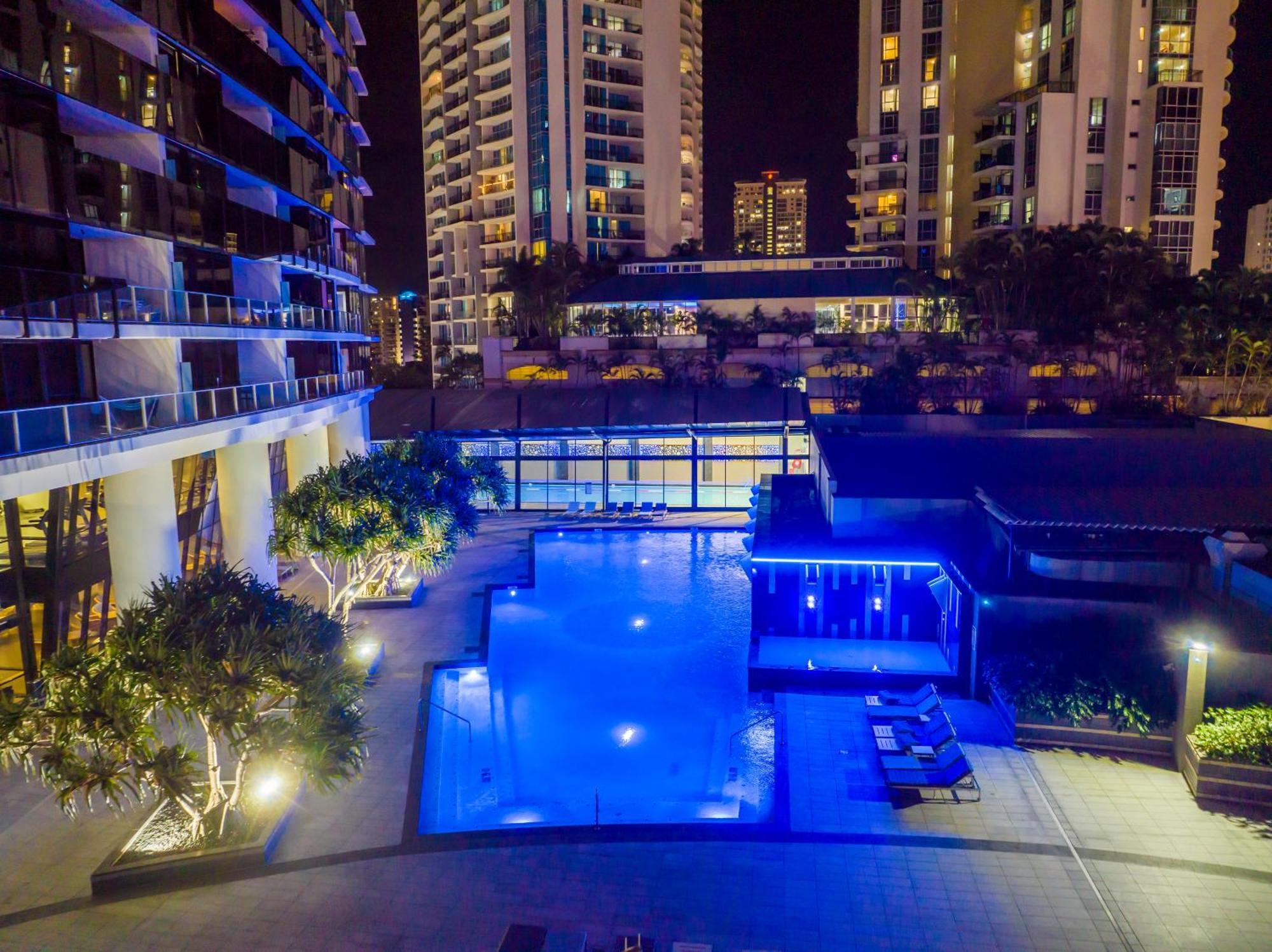 Circle On Cavill Canal Views Huge Apartment *