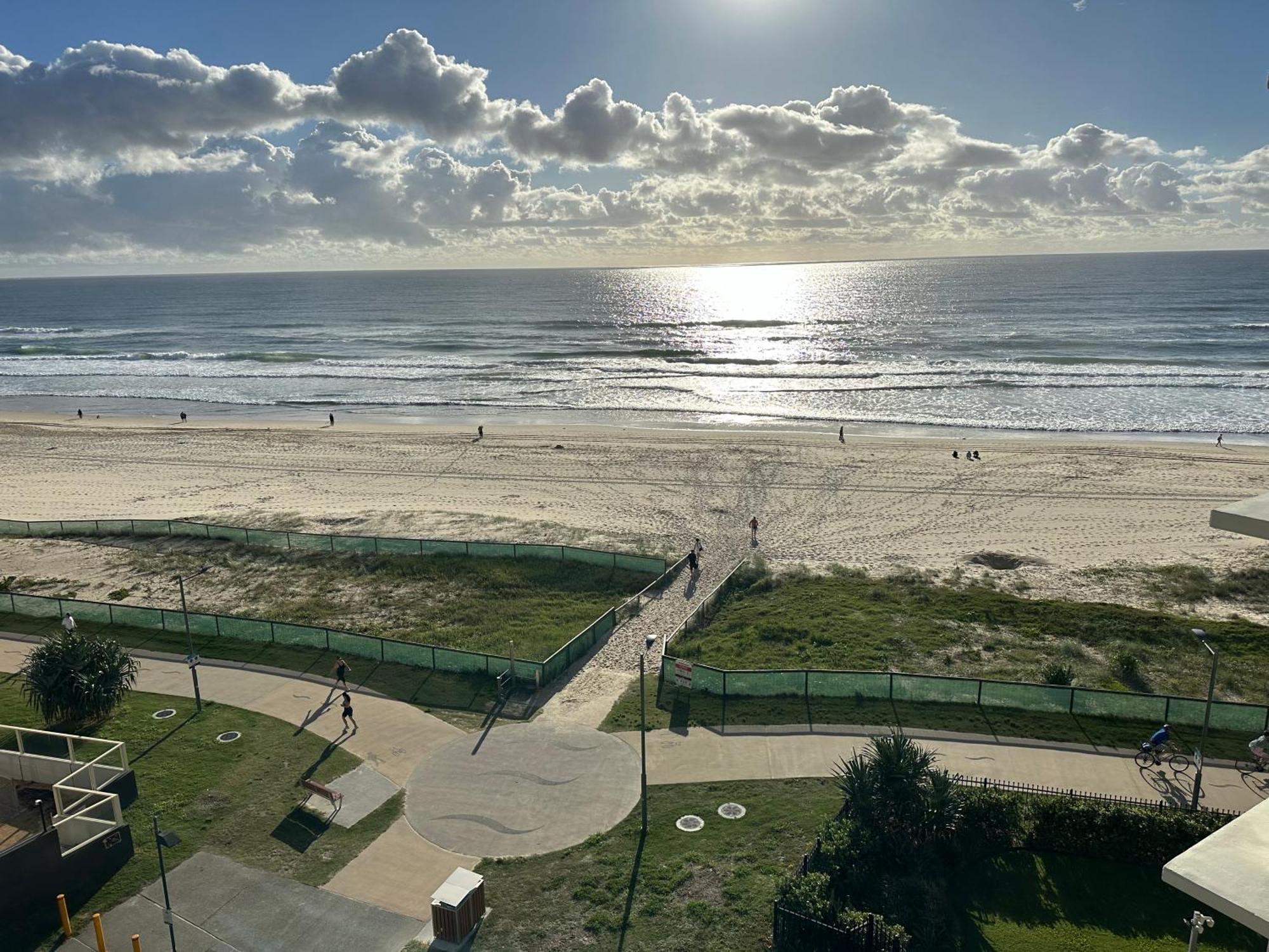 Absolute Frontage Two Bedroom * Gold Coast