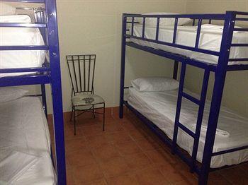 Hostel Budds In Surfers Backpackers *