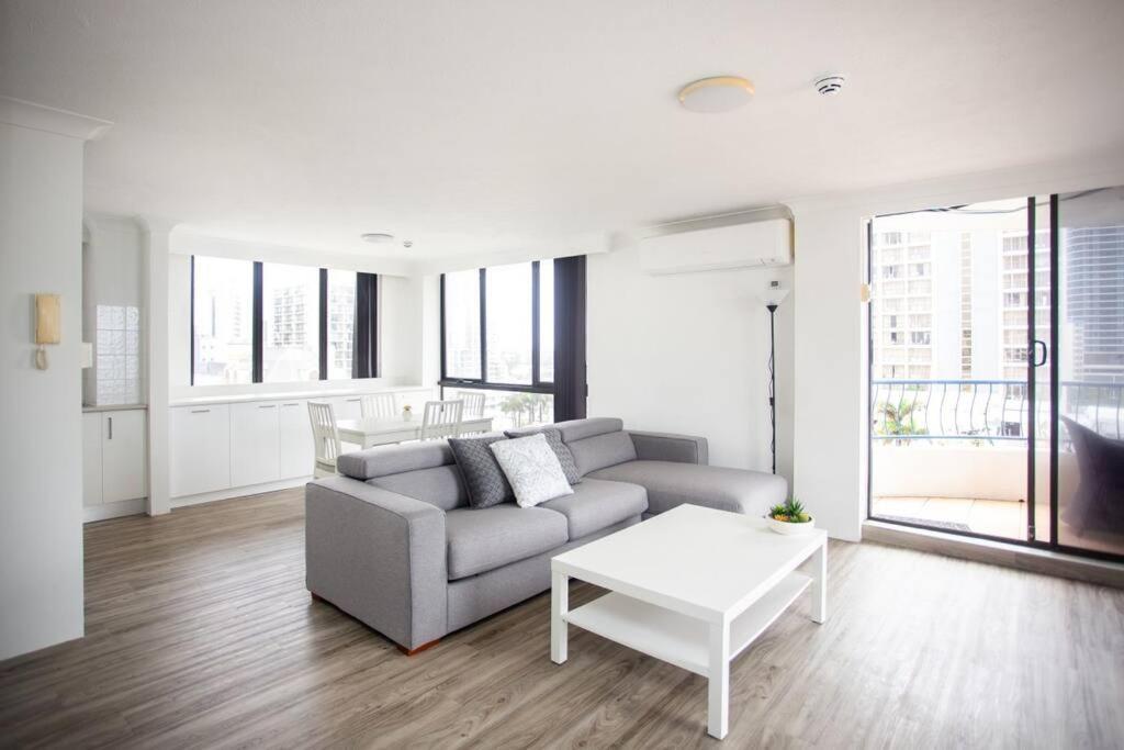 Surfers Paradise 2 Bedroom Orchid Ave Apartment Gold Coast