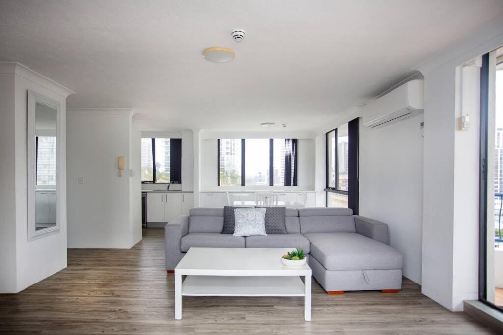 Surfers Paradise 2 Bedroom Orchid Ave Gold Coast