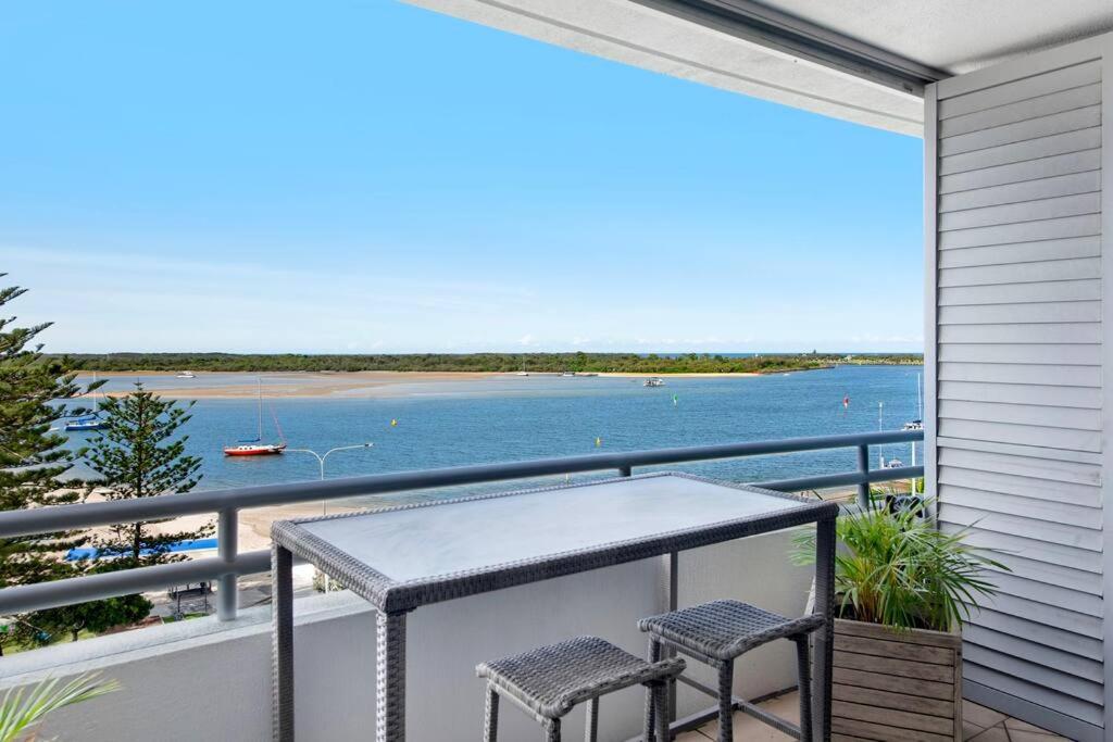 Exceptional Luxury ~ Broadwater Beauty ~ Free Parking ~ Location * Gold Coast