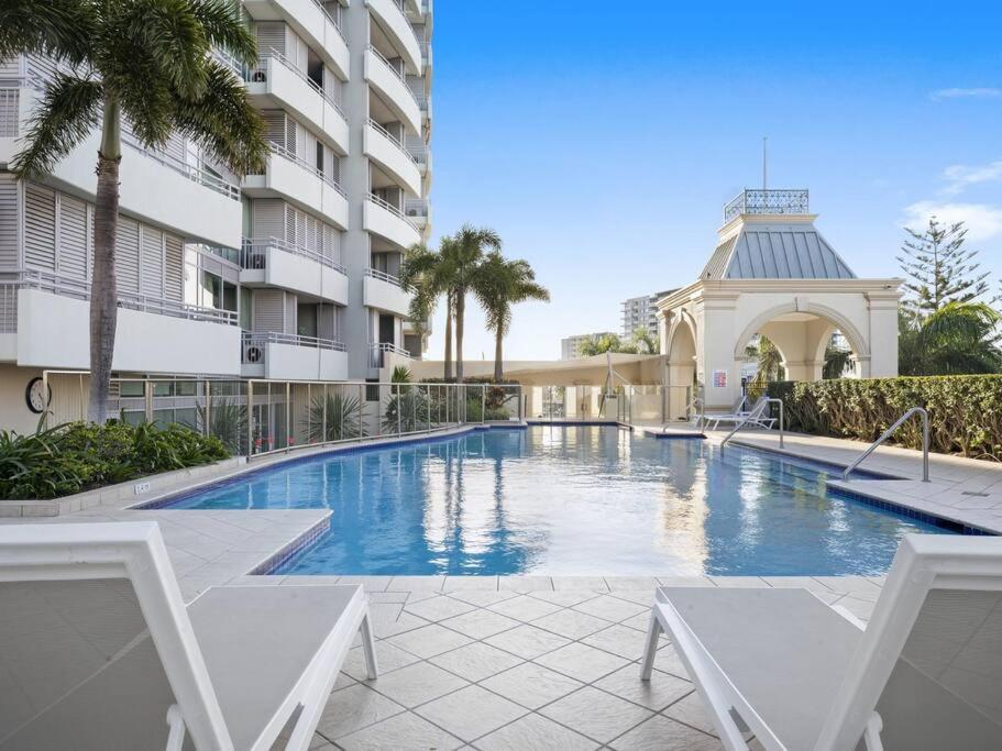 Apartment Exceptional Luxury ~ Broadwater Beauty ~ Free Parking ~ Location *