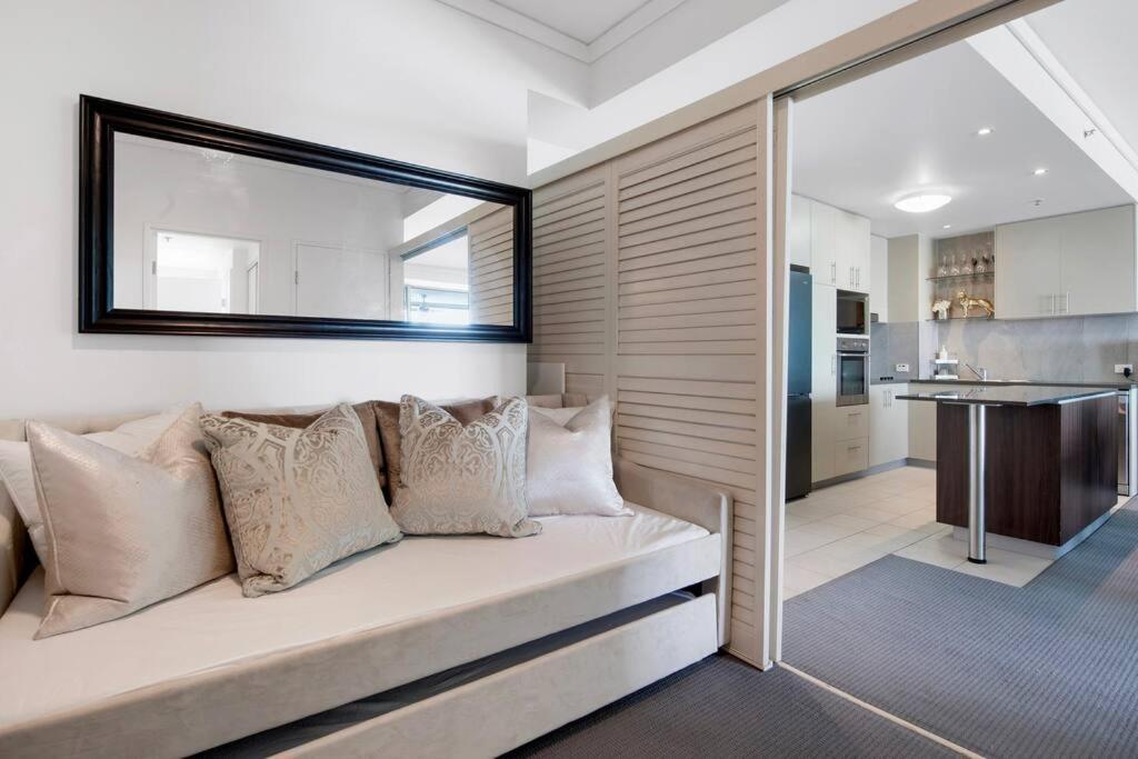 Exceptional Luxury ~ Broadwater Beauty ~ Free Parking ~ Location Apartment Gold Coast