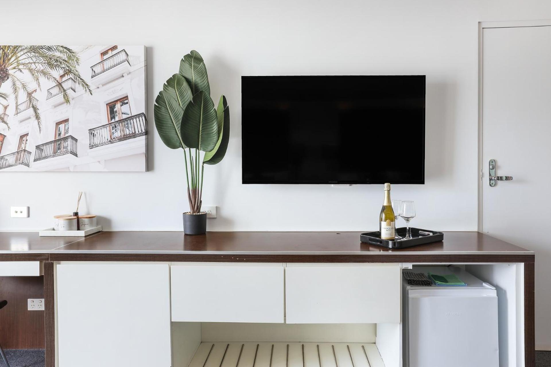 New Stunning Surfers Apartment. * Gold Coast
