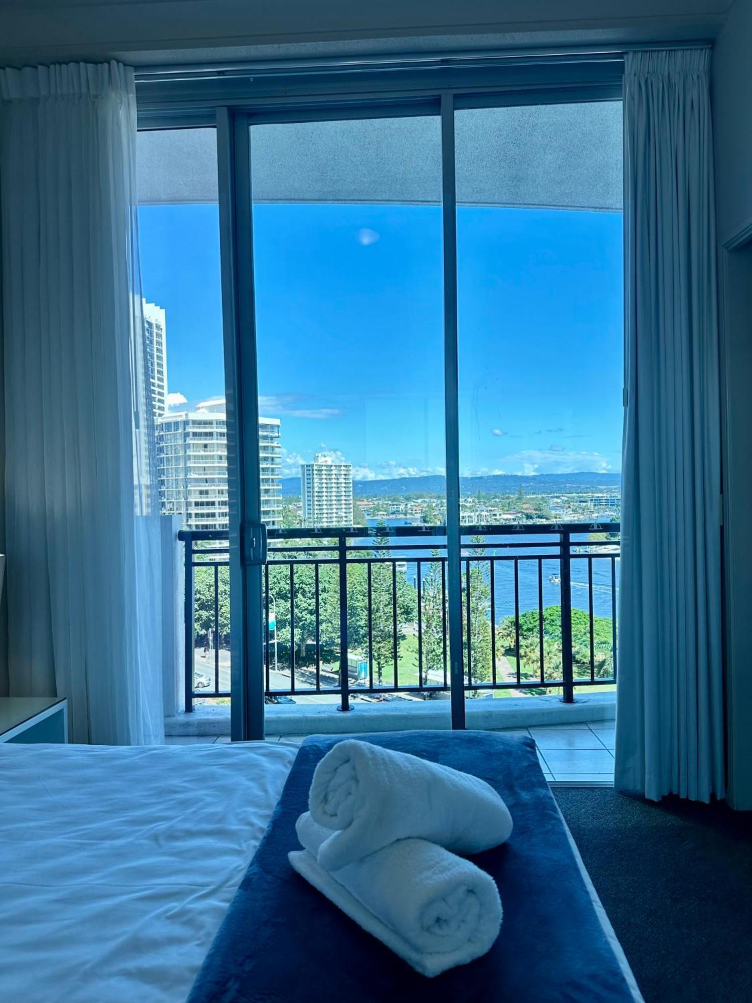 Apartment Chevron Renaissance - Style Living By Premium