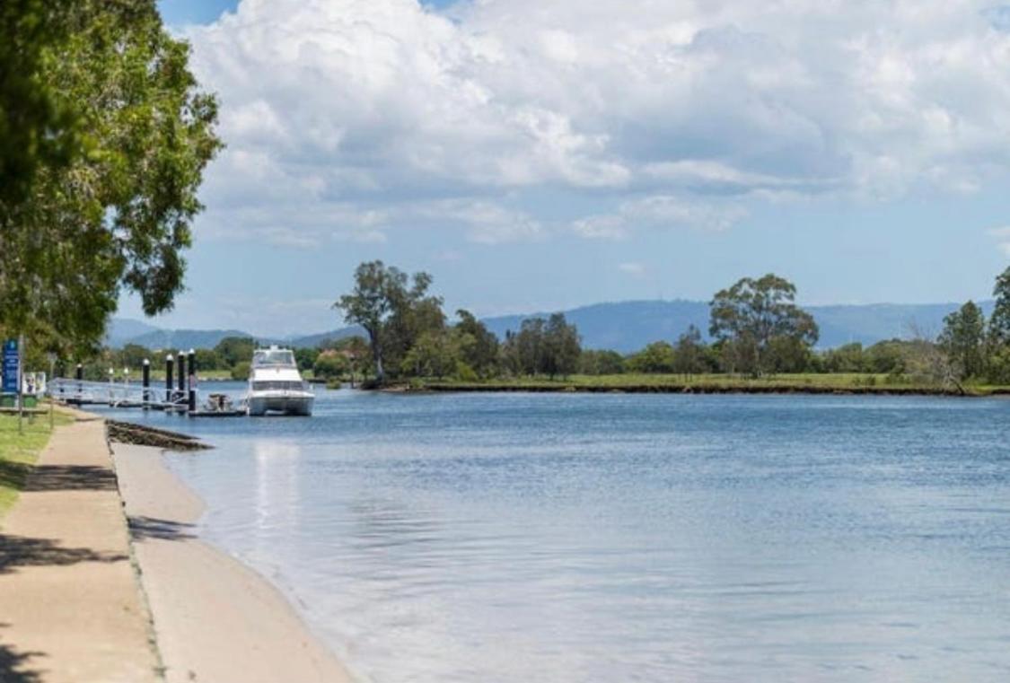 Guest house Large Studio In The Heart Of Hope Island & Sanctuary Cove *