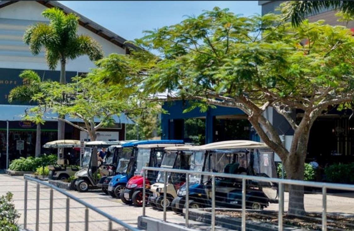 Large Studio In The Heart Of Hope Island & Sanctuary Cove * Gold Coast