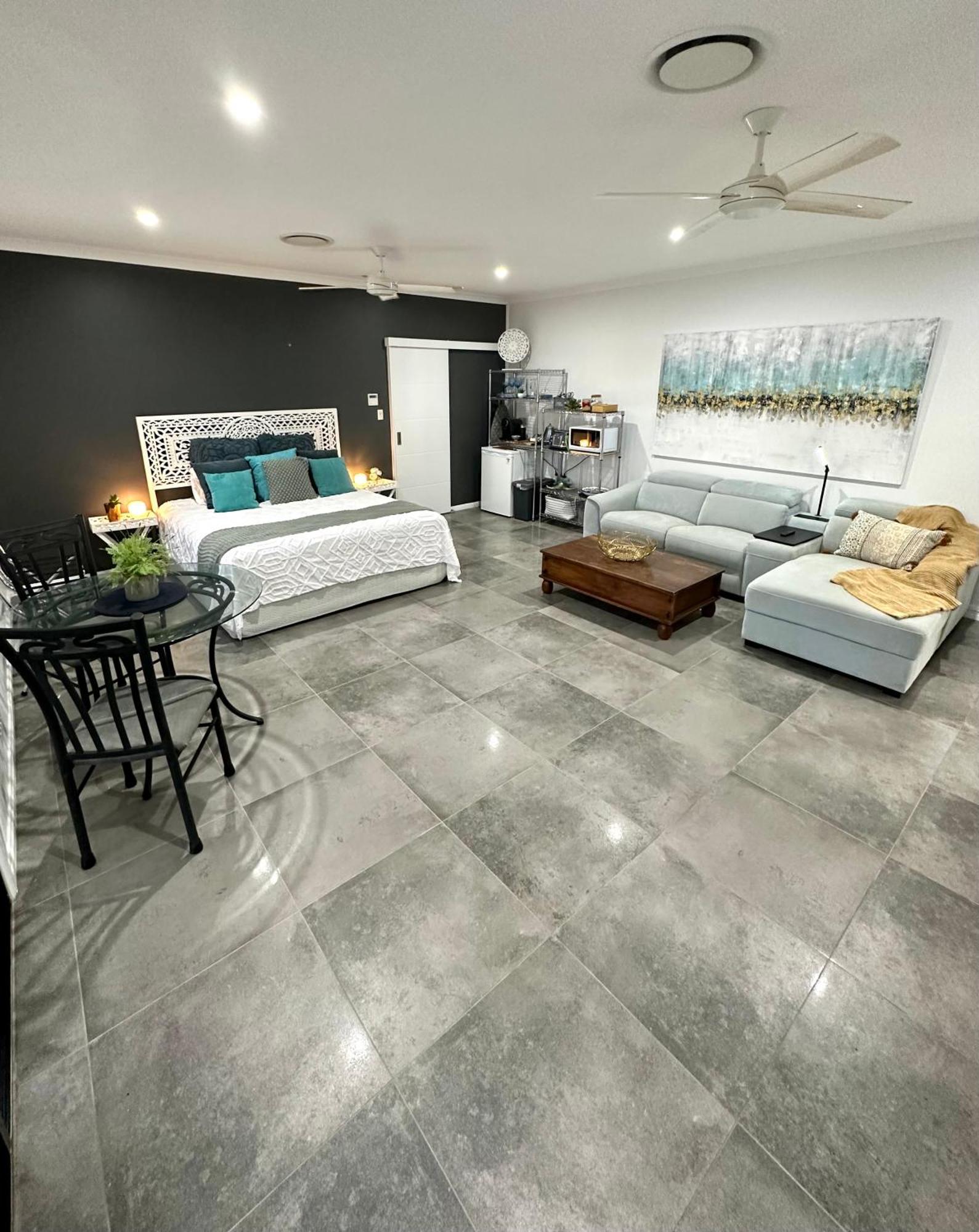 Guest house Large Studio In The Heart Of Hope Island & Sanctuary Cove