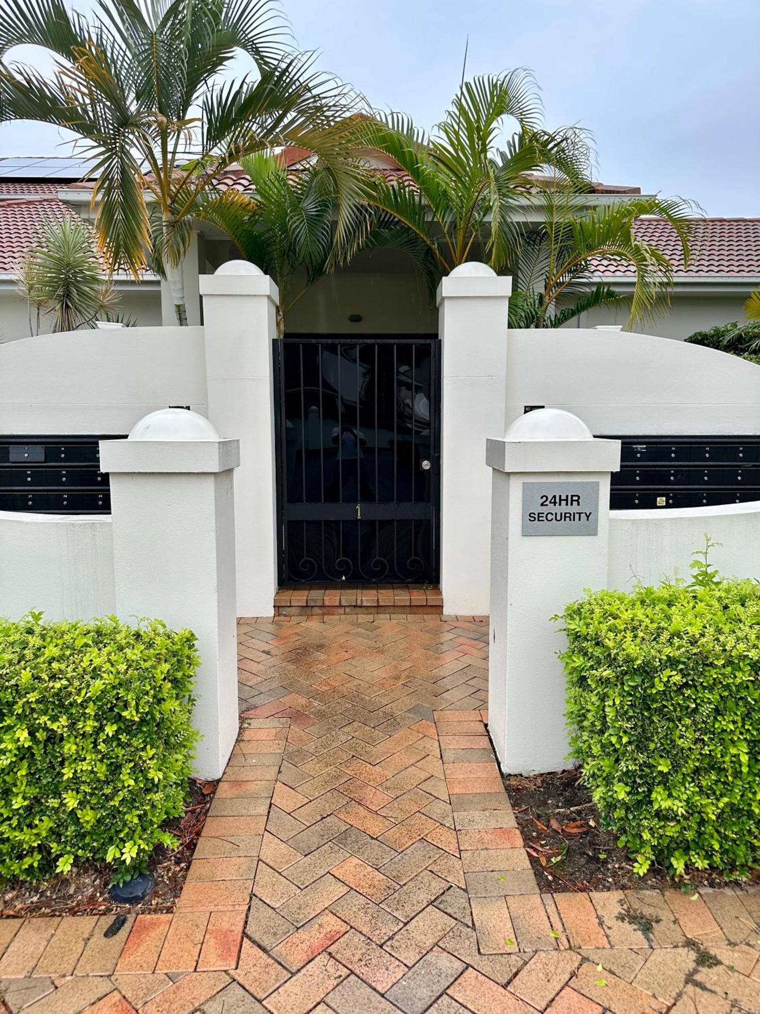 Large Studio In The Heart Of Hope Island & Sanctuary Cove Gold Coast
