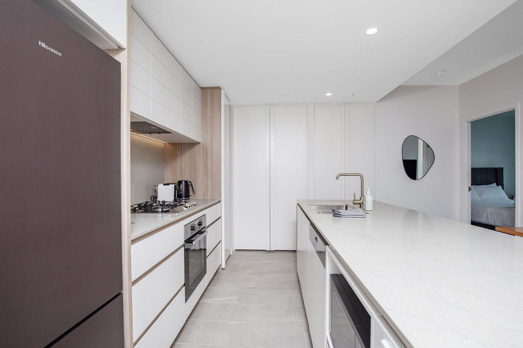 Signature Ocean Views 9th Floor 2 Bed 2 Bath Free Parking