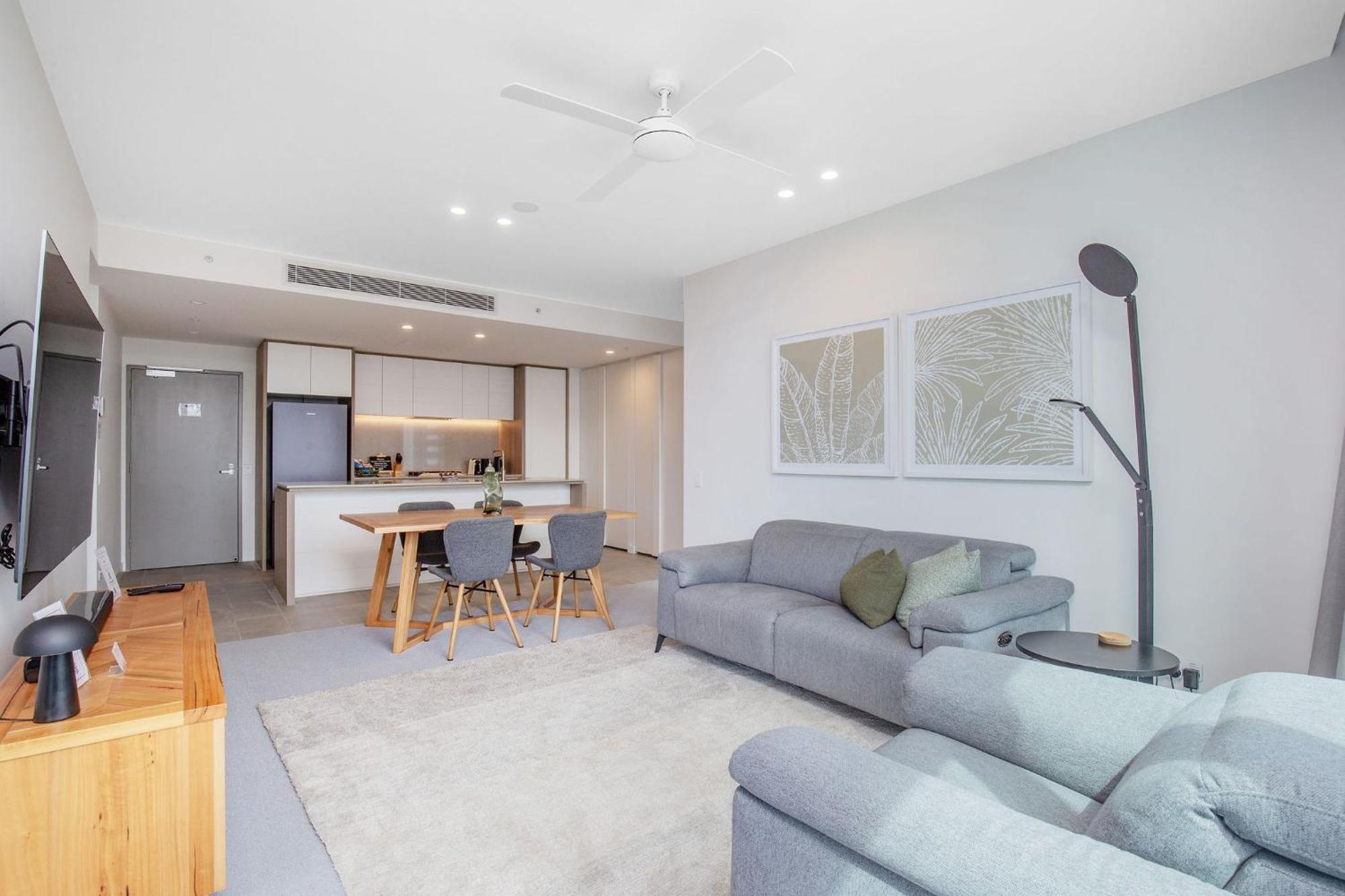 Signature Ocean Views 9th Floor 2 Bed 2 Bath Free Parking * Gold Coast