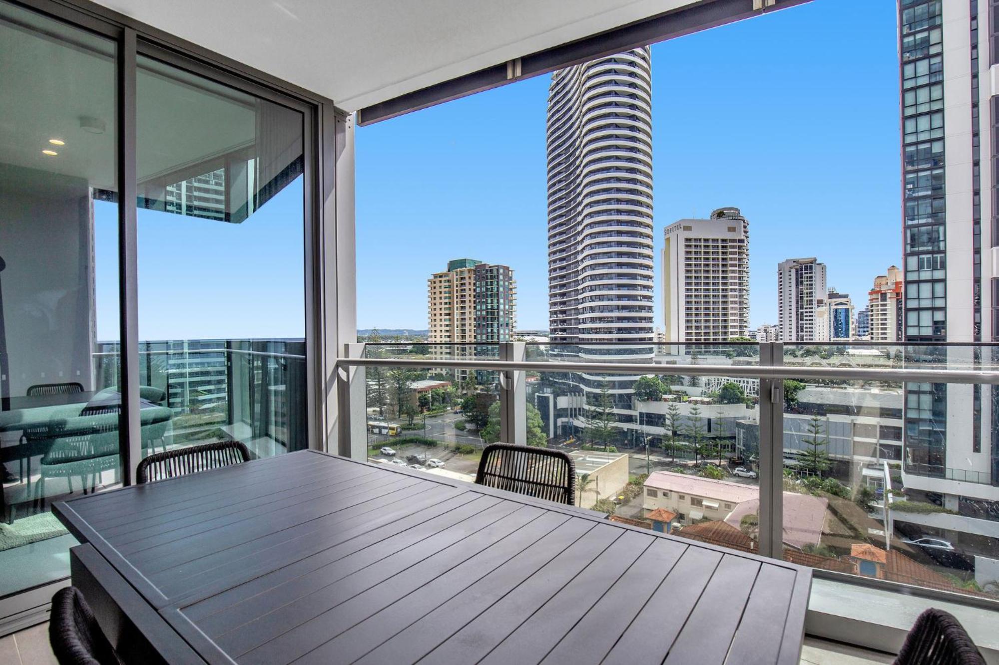 Signature Ocean Views 9th Floor 2 Bed 2 Bath Free Parking