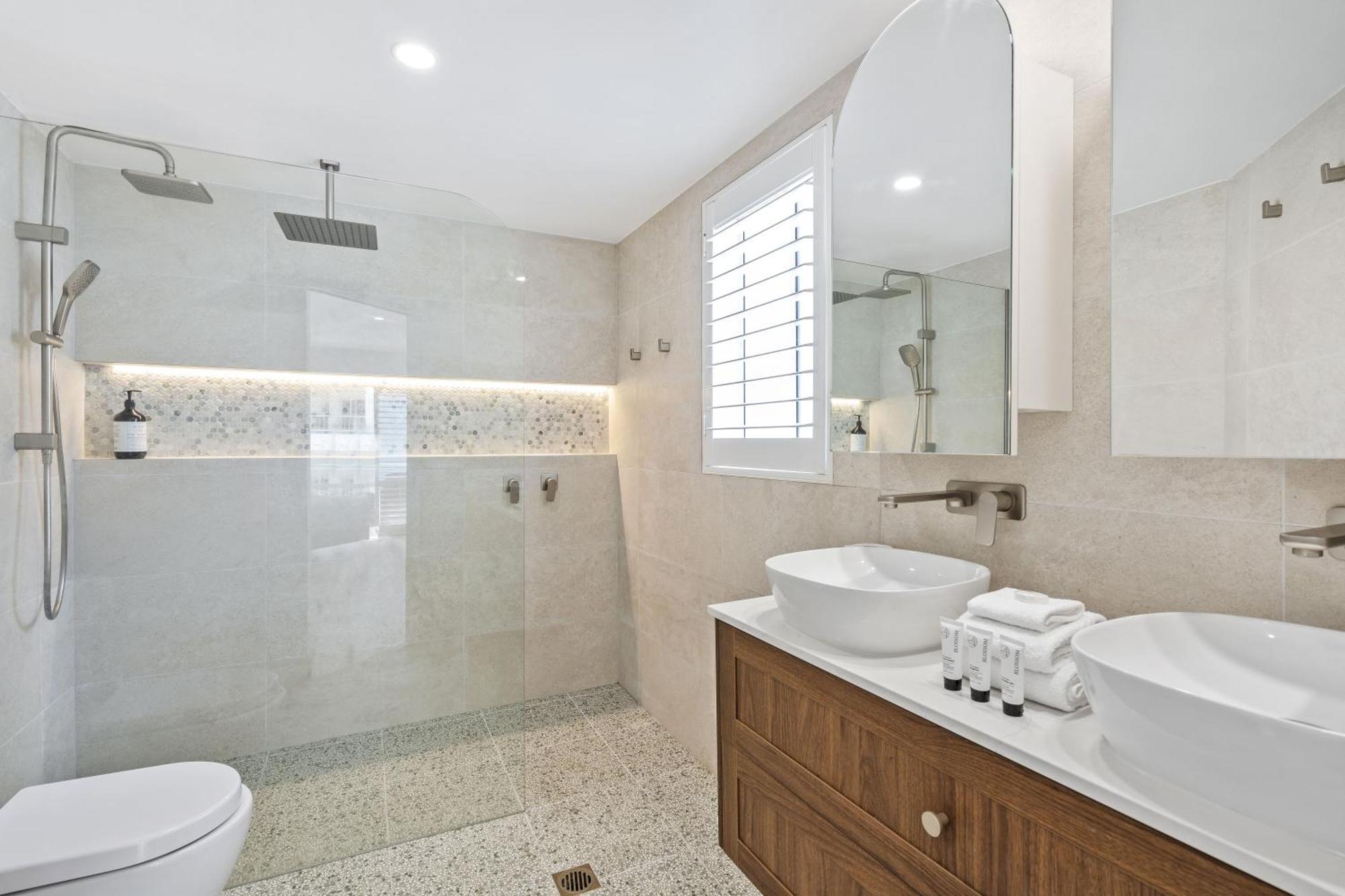 4 Bedroom Multi Level Beachfront - Q Gold Coast