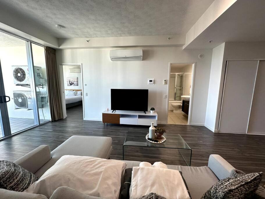 Apartment Massive Wings - 1 Block From Beach
