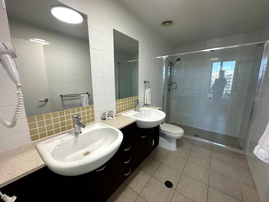 Apartment Massive Wings - 1 Block From Beach Gold Coast