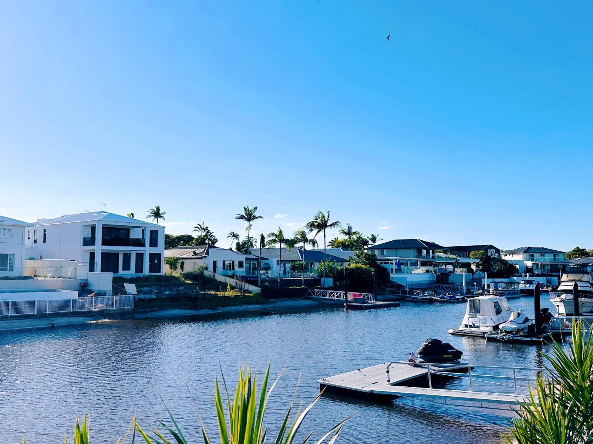 Waterfront Haven Balinese At Bundall * Gold Coast