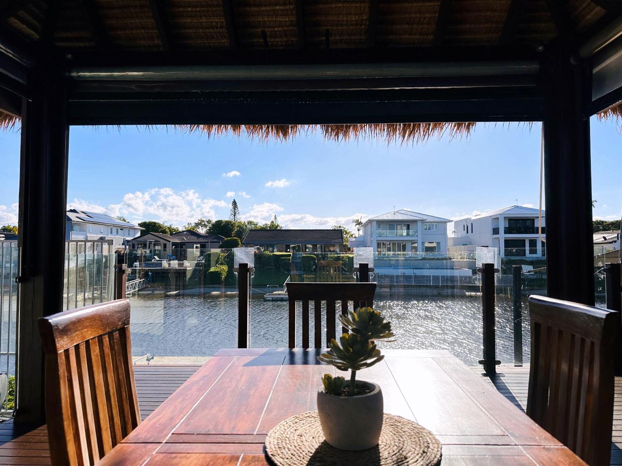 Waterfront Haven Balinese At Bundall Villa *